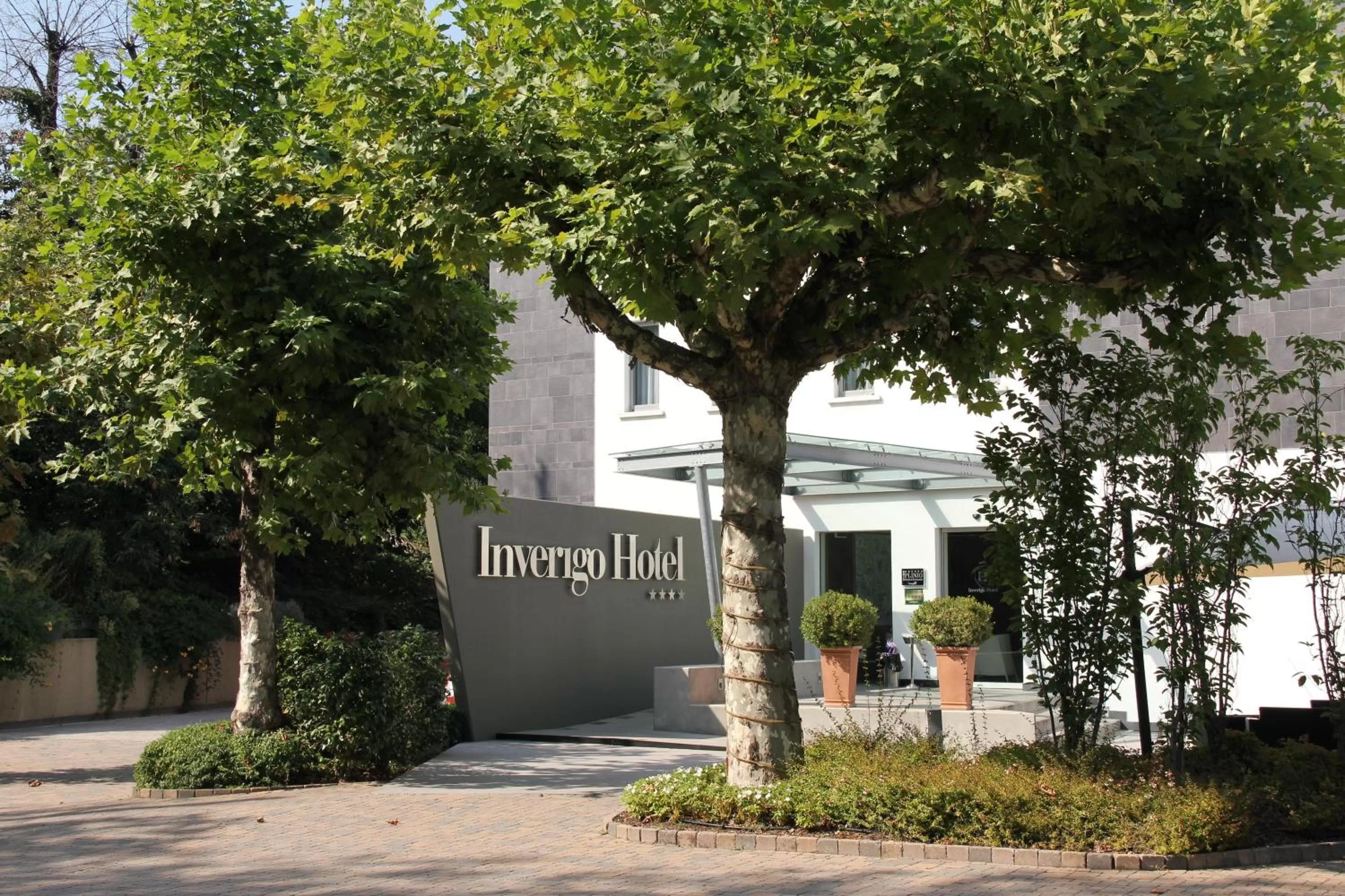 Facade/entrance in Inverigo Hotel
