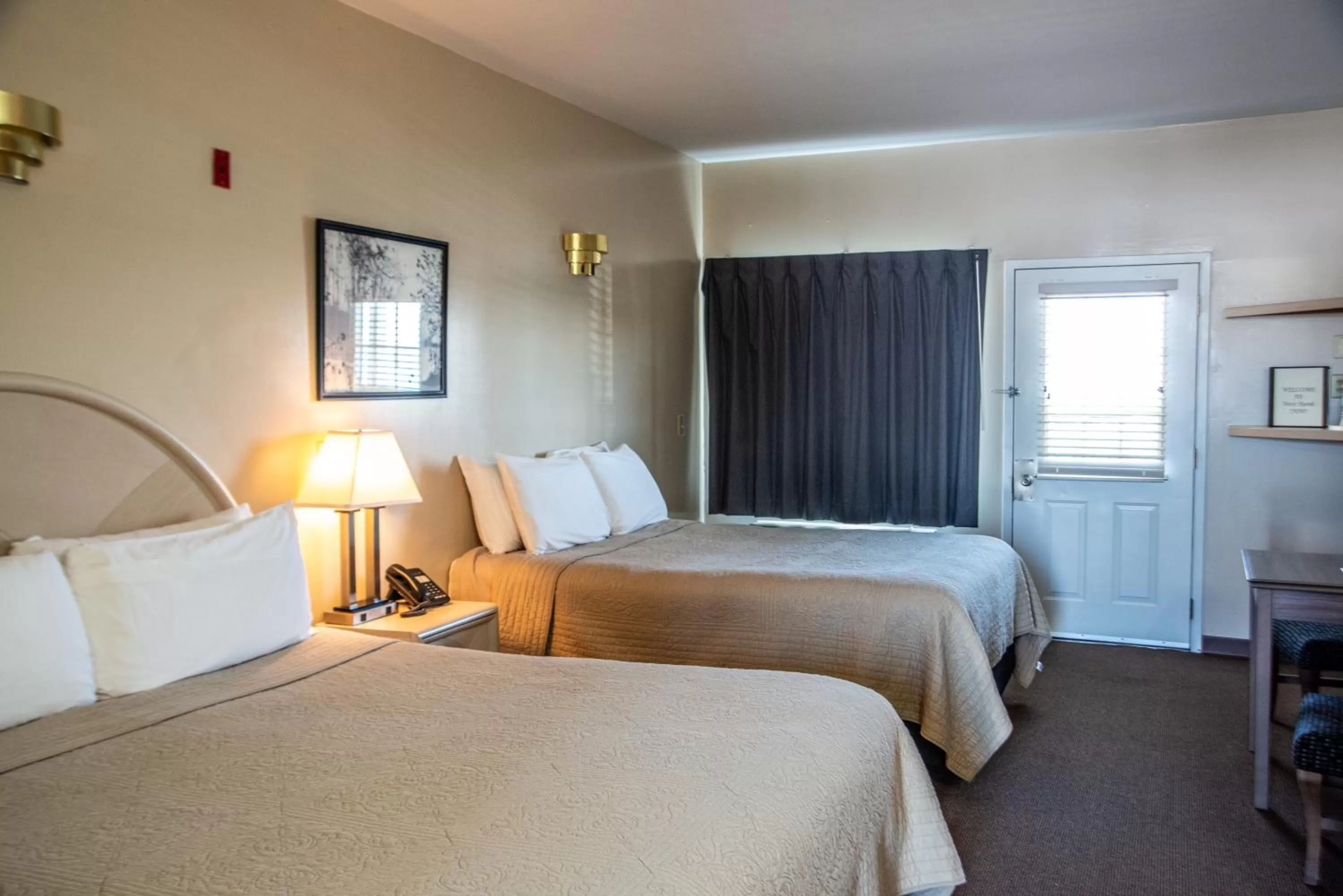 Bedroom, Bed in West Bank Inn