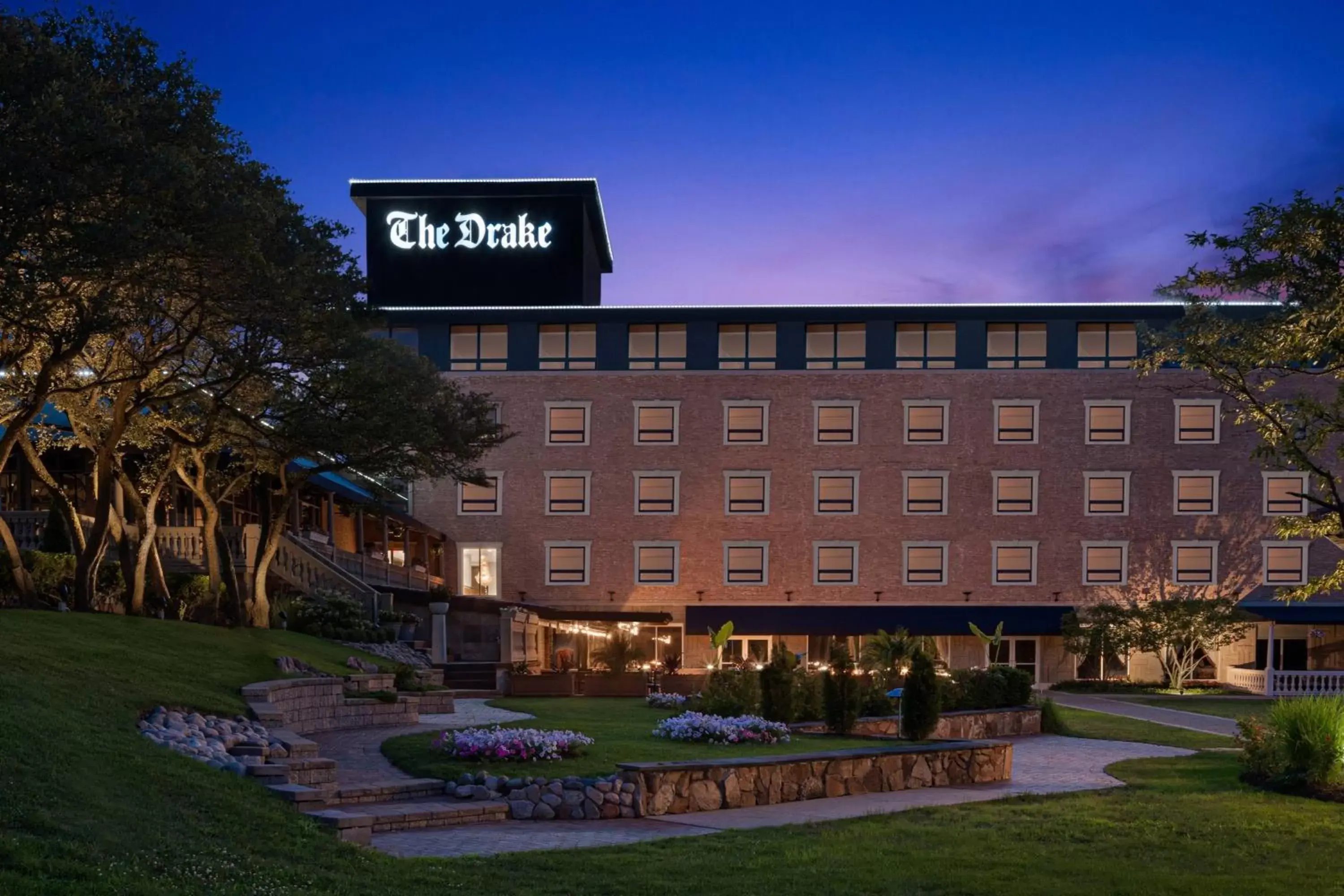 Property Building in The Drake Oak Brook, Autograph Collection