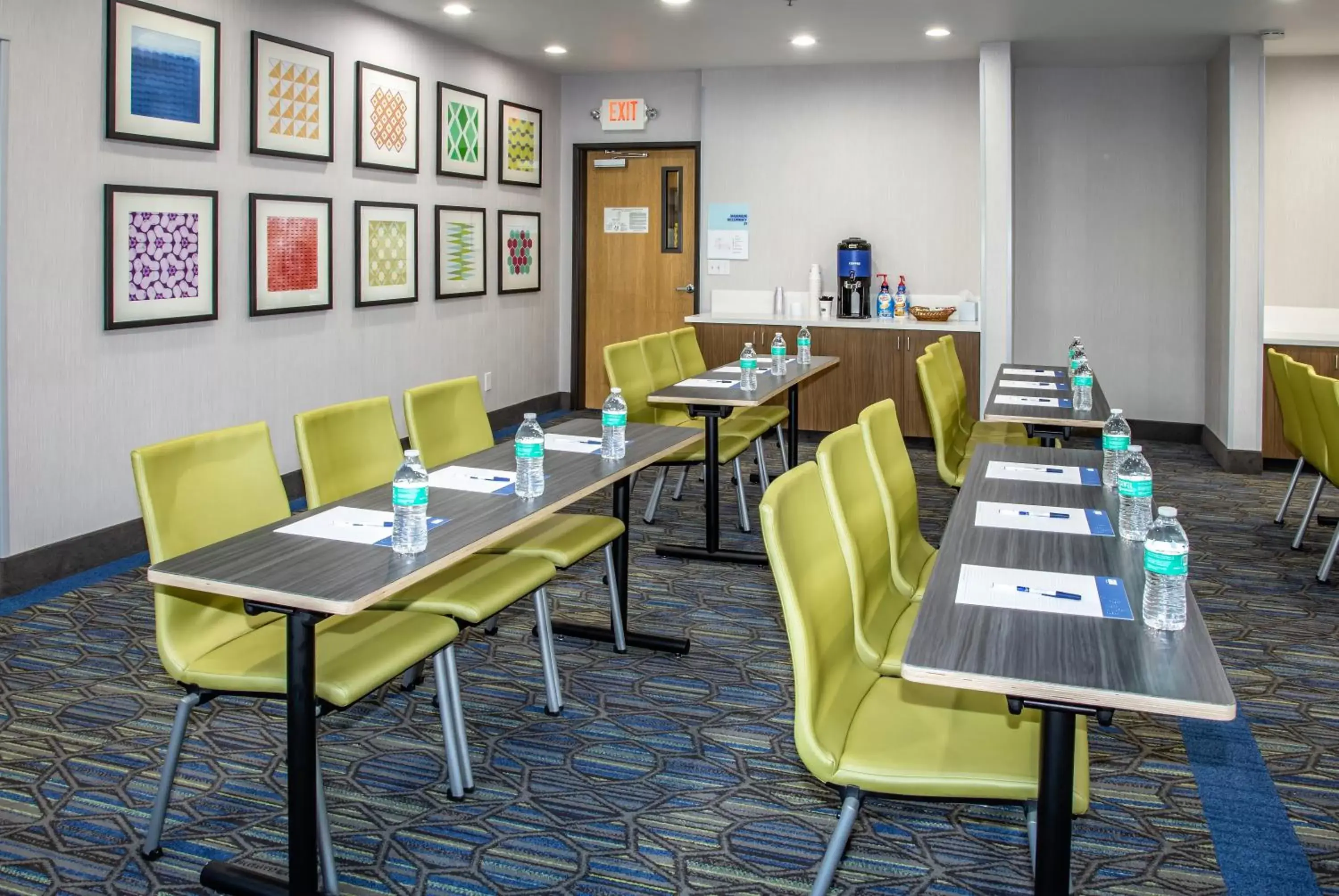 Meeting/conference room in Holiday Inn Express Hotel & Suites Roseville - Galleria Area, an IHG Hotel