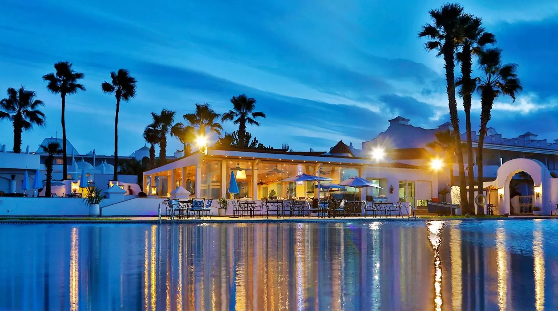 Restaurant/places to eat in L' Amphitrite Palace Beach Resort & Spa Restaurant/places to eat in L' Amphitrite Palace Beach Resort & Spa