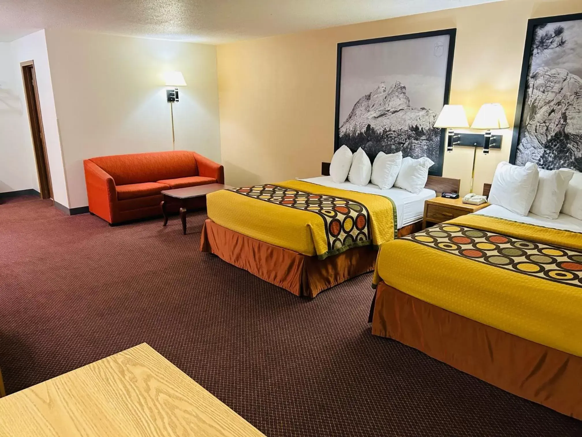 Bed in Super 8 by Wyndham Hot Springs