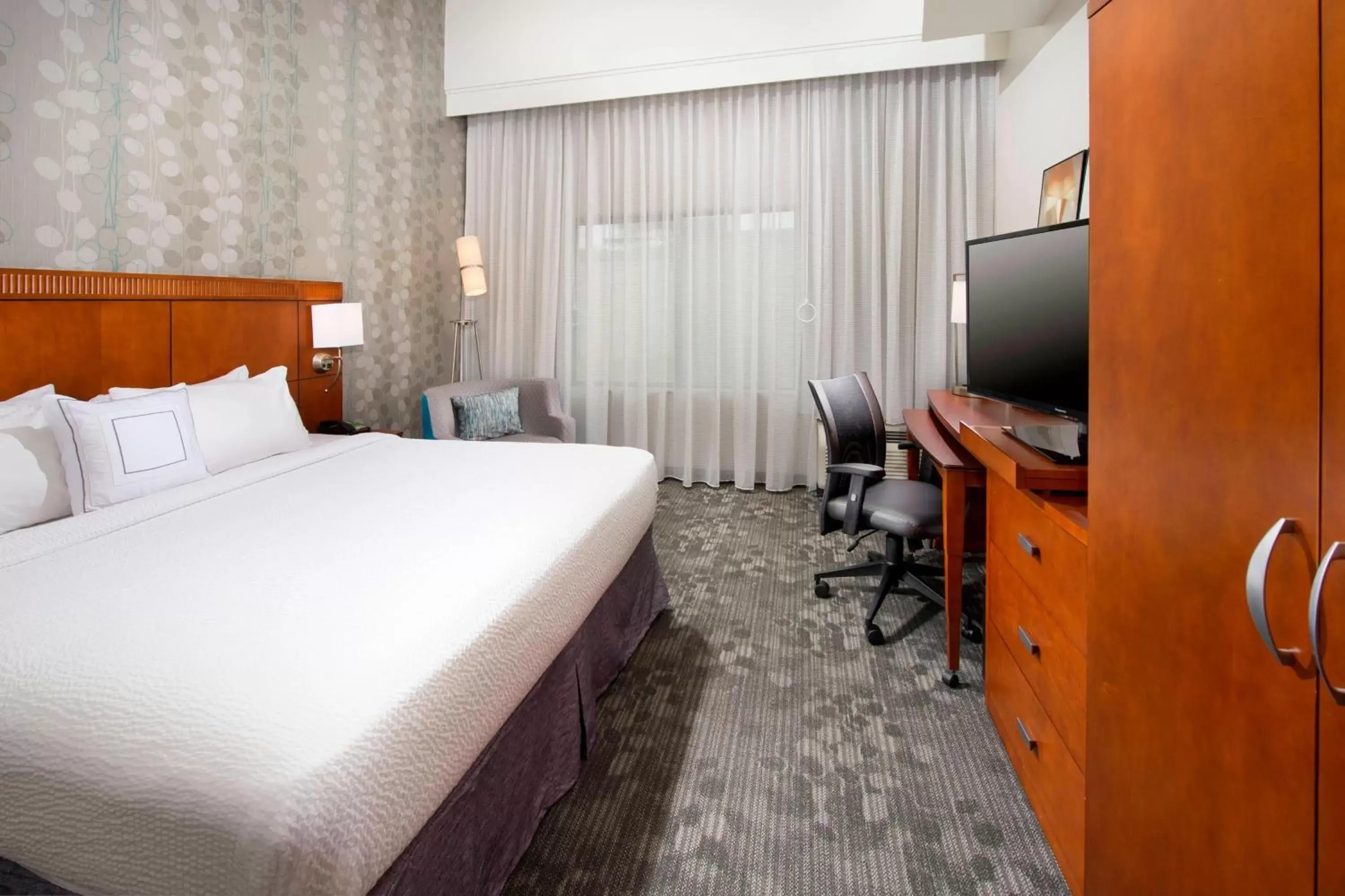 Photo of the whole room, Bed in Courtyard by Marriott San Antonio SeaWorld/Lackland