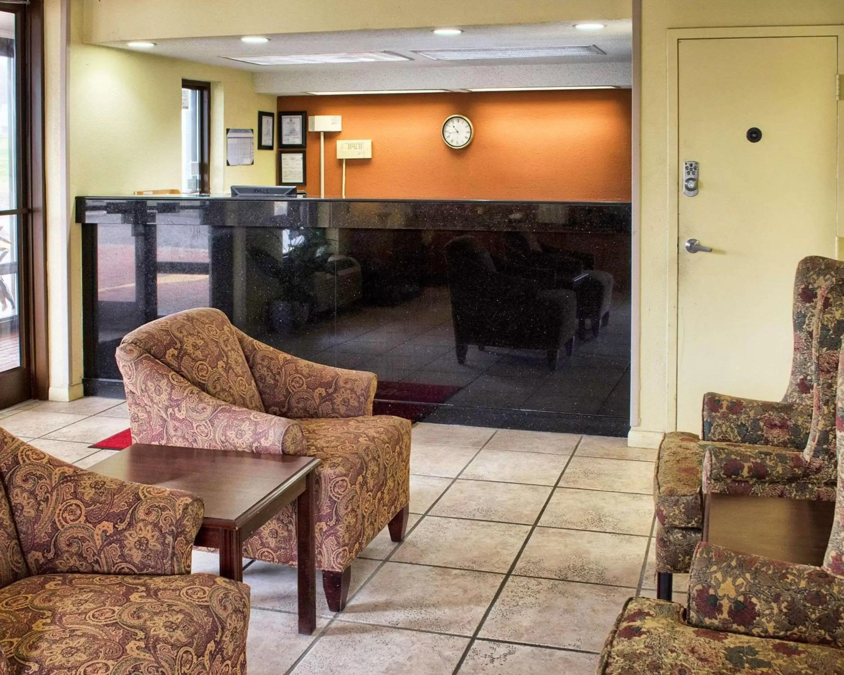 Lobby or reception, Seating Area in Econo Lodge Richmond