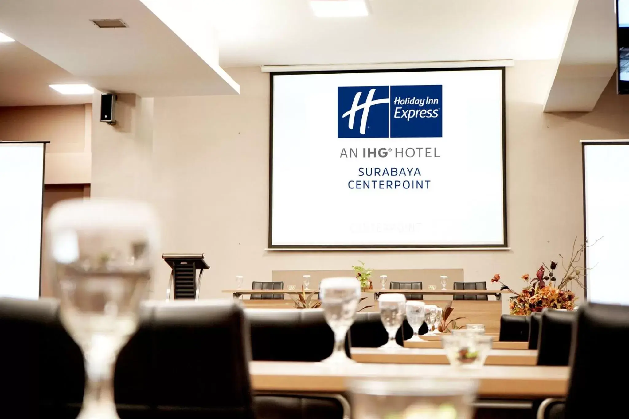 Banquet/Function facilities, Restaurant/Places to Eat in Holiday Inn Express Surabaya CenterPoint, an IHG Hotel