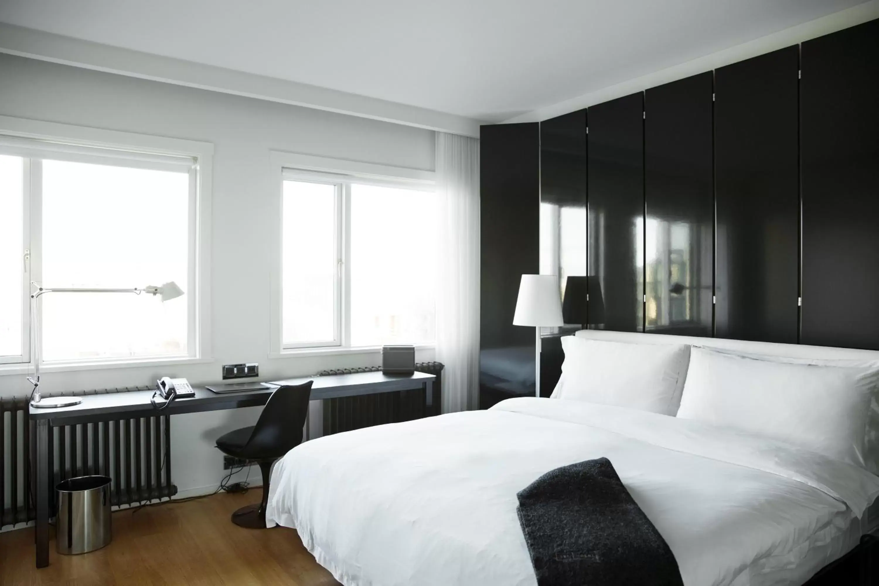 Photo of the whole room, Bed in 101 Hotel, a Member of Design Hotels