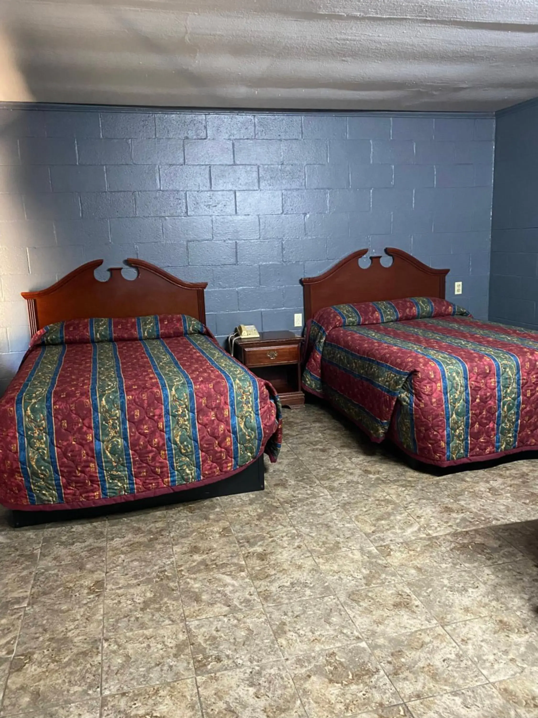 Bed in Budget Inn