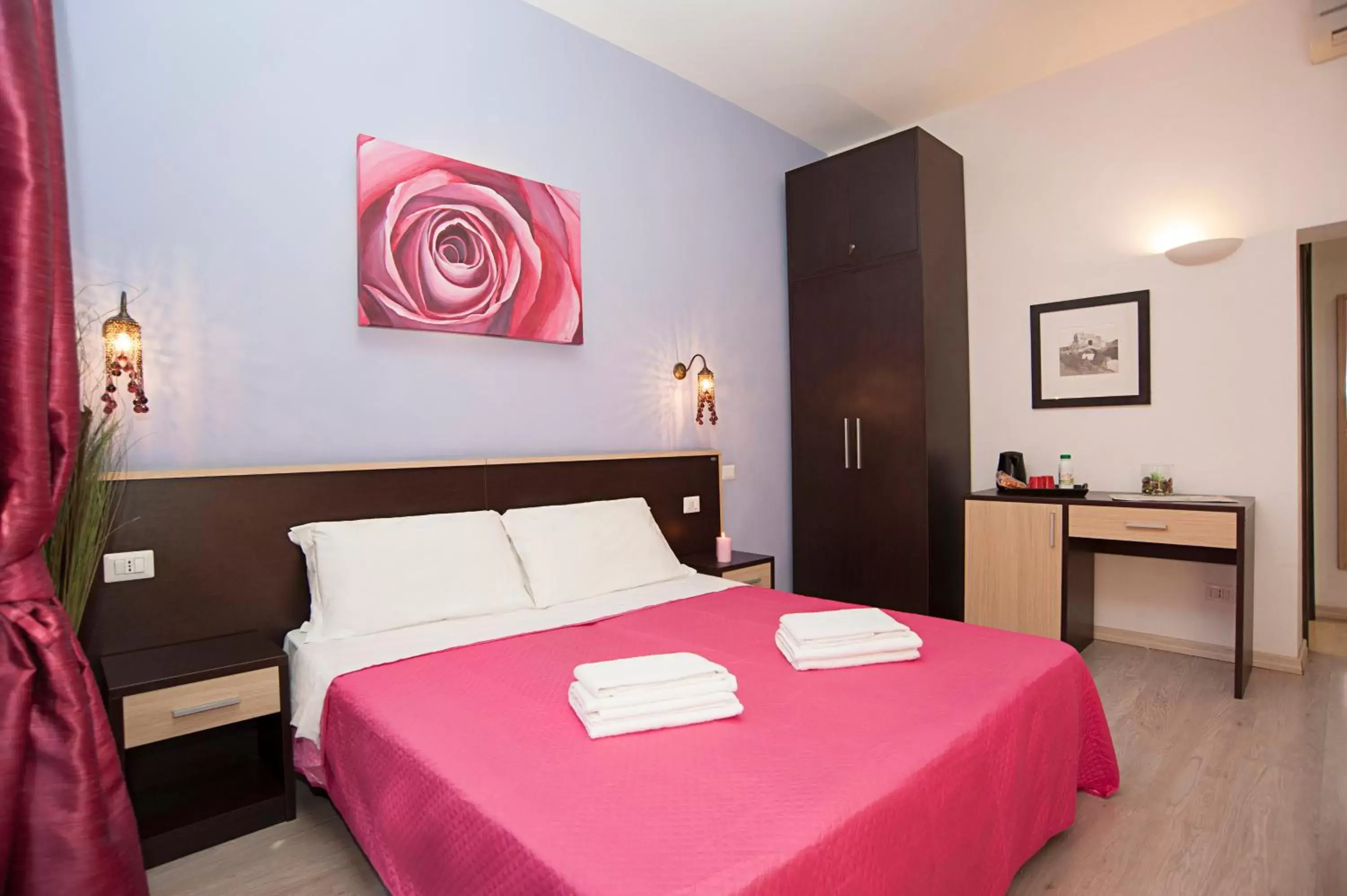 Bedroom, Bed in Flowerome
