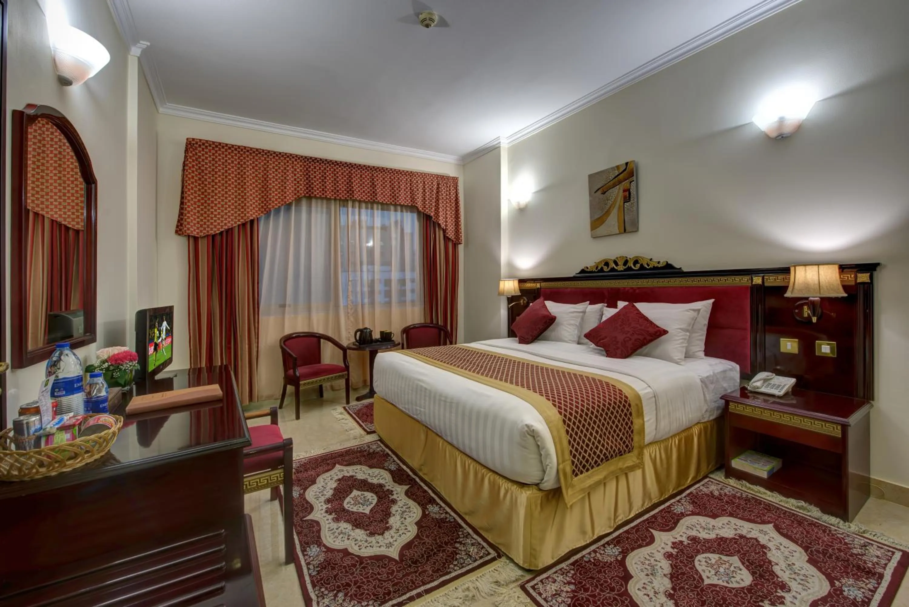 Bed in Comfort Inn Hotel Deira