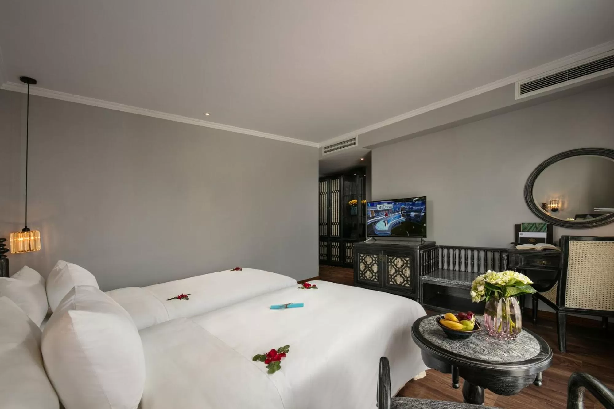 Bedroom, Bed in Shining Central Hotel & Spa