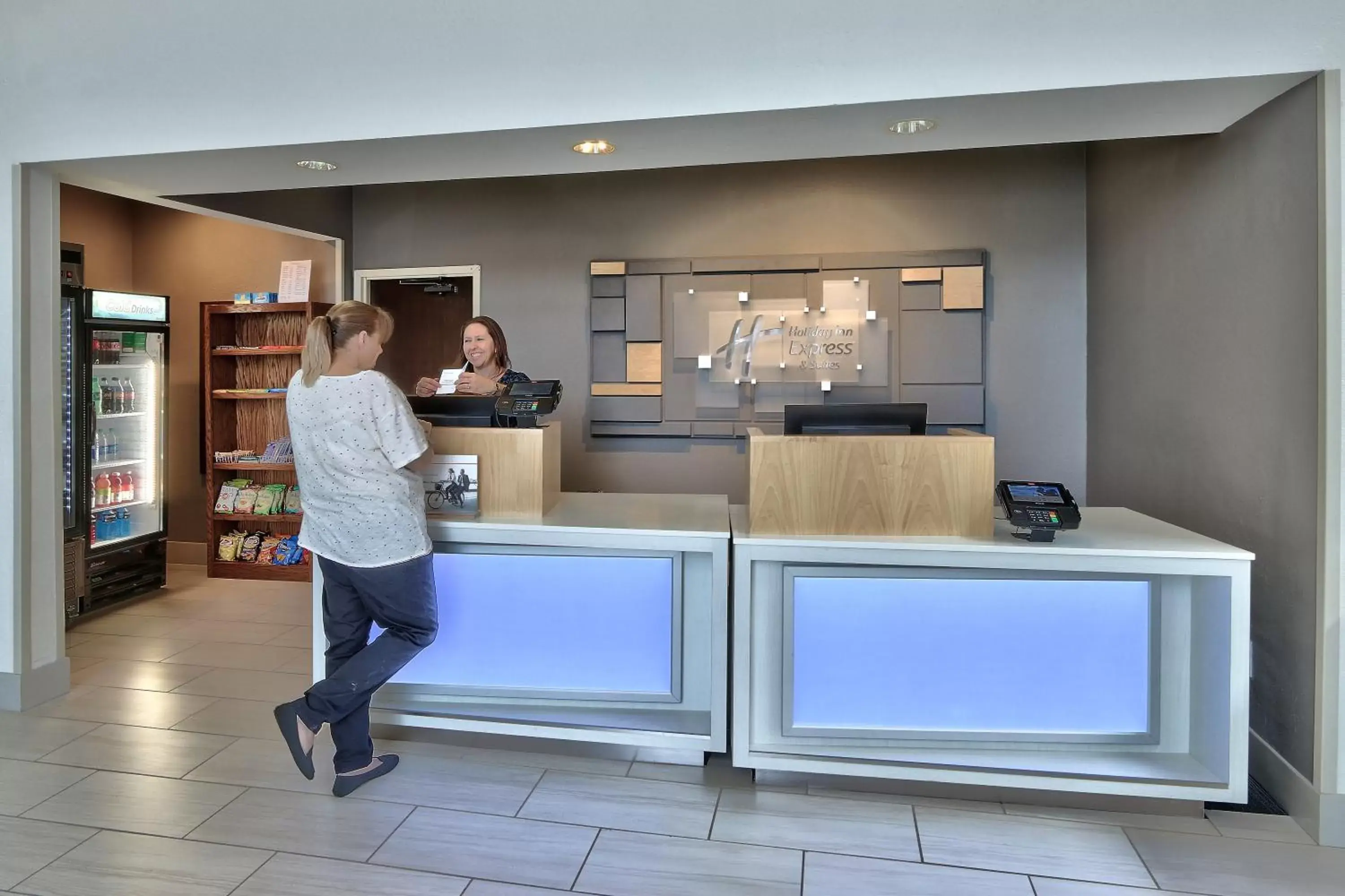 Property building in Holiday Inn Express Hotel & Suites Albuquerque - North Balloon Fiesta Park by IHG Property building in Holiday Inn Express Hotel & Suites Albuquerque - North Balloon Fiesta Park by IHG