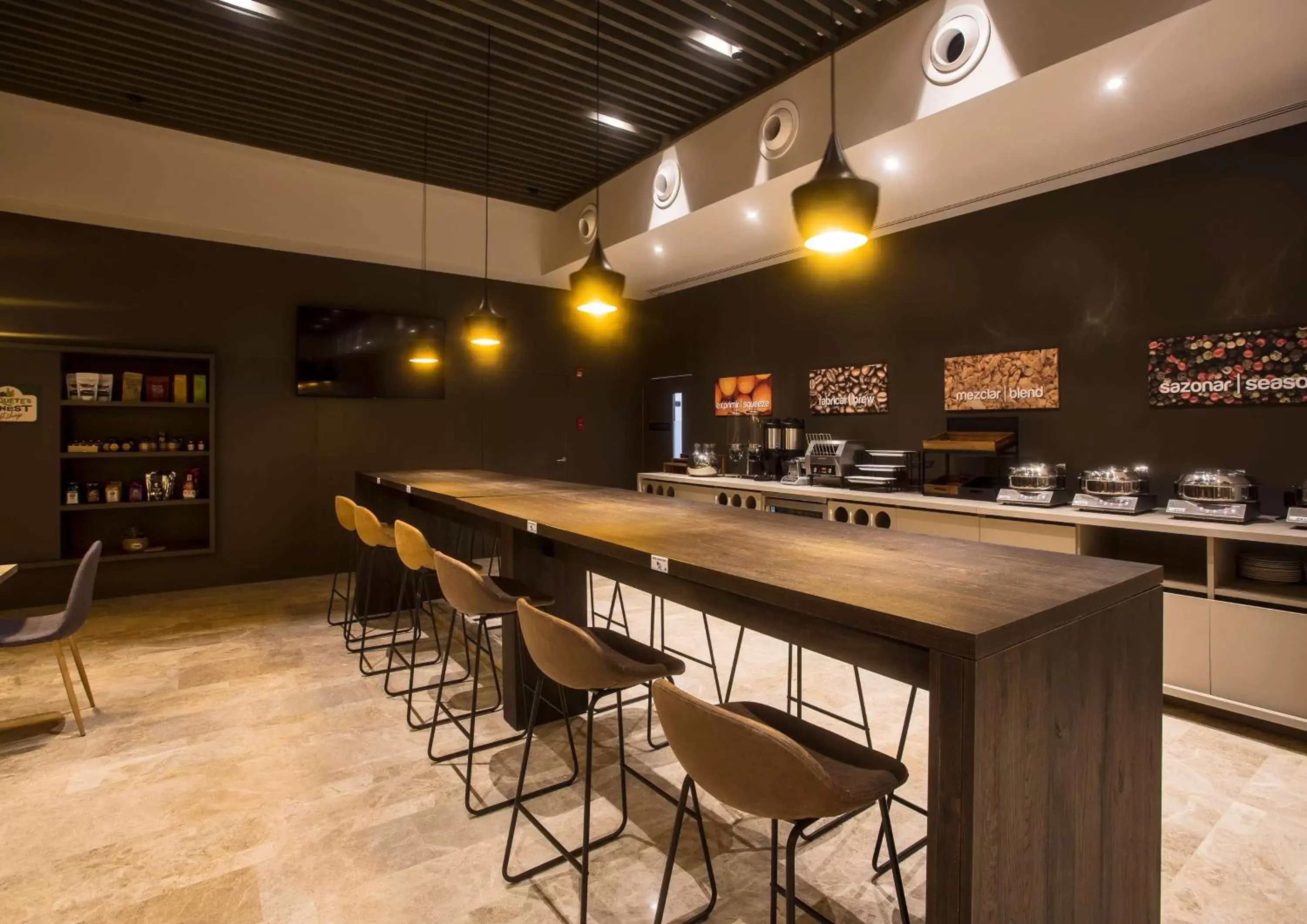 Restaurant/places to eat, Lounge/Bar in Hampton by Hilton David, Panamá