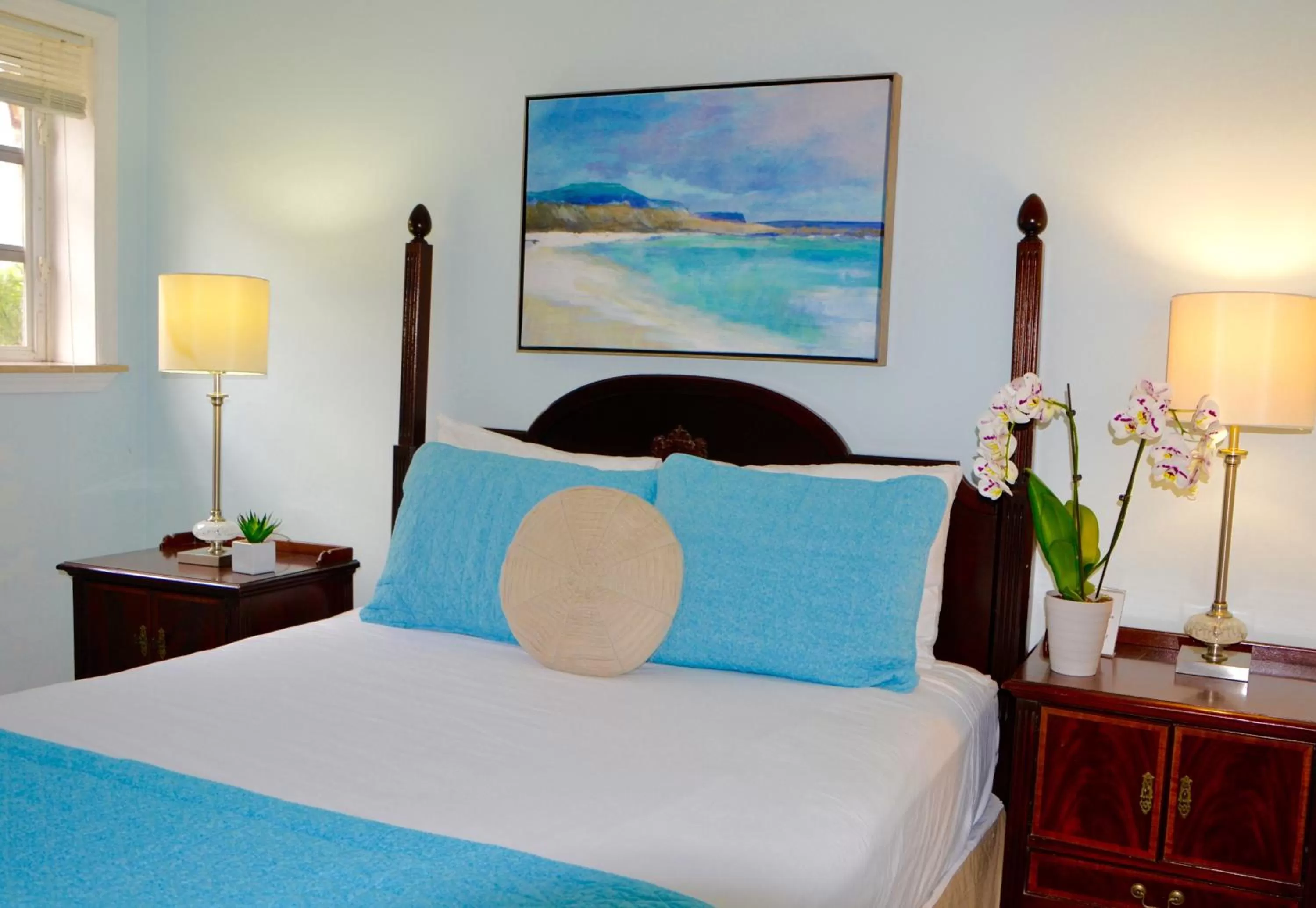 Bedroom, Bed in Sea Turtle Inn