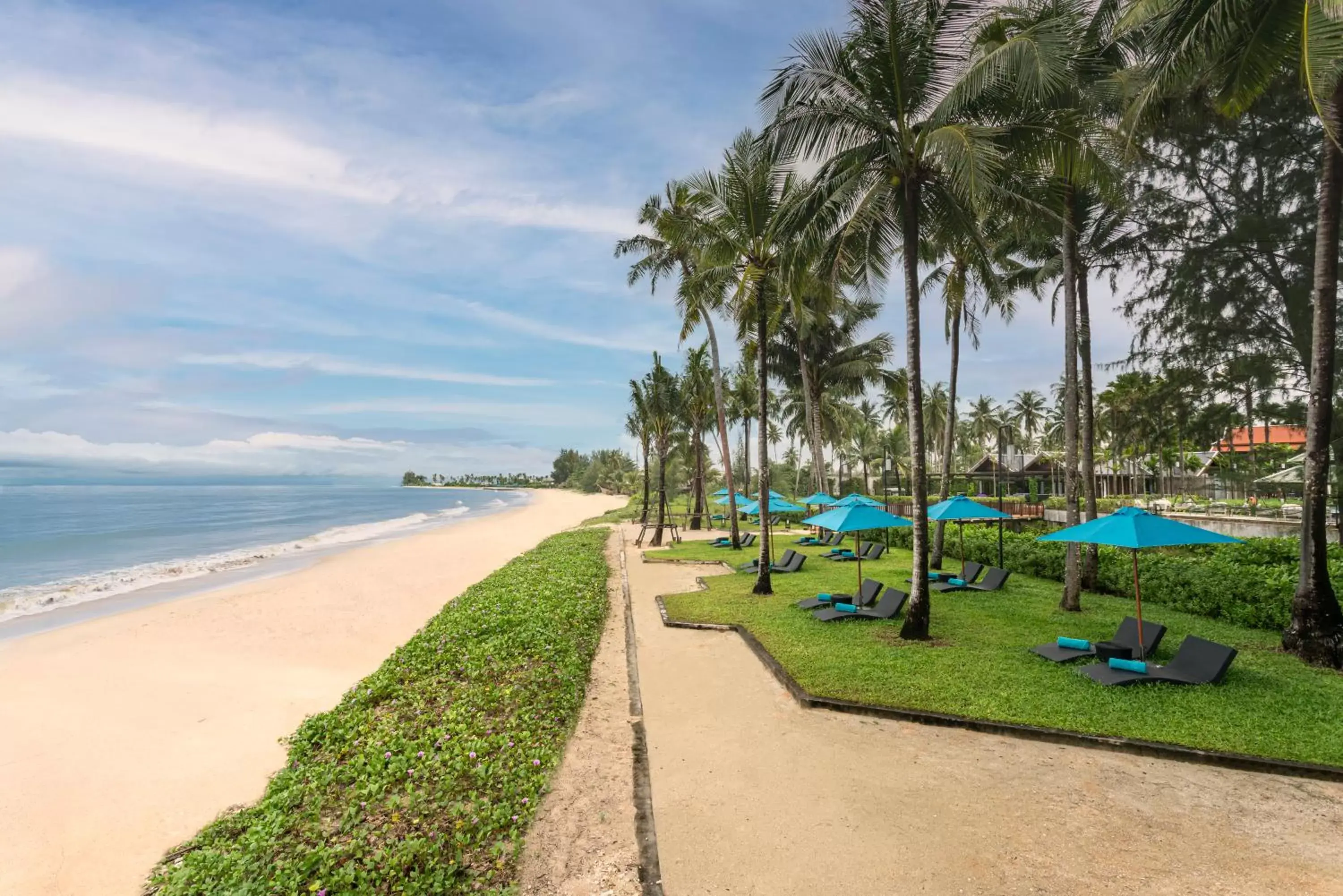 Beach in Grand Mercure Khao Lak Bangsak