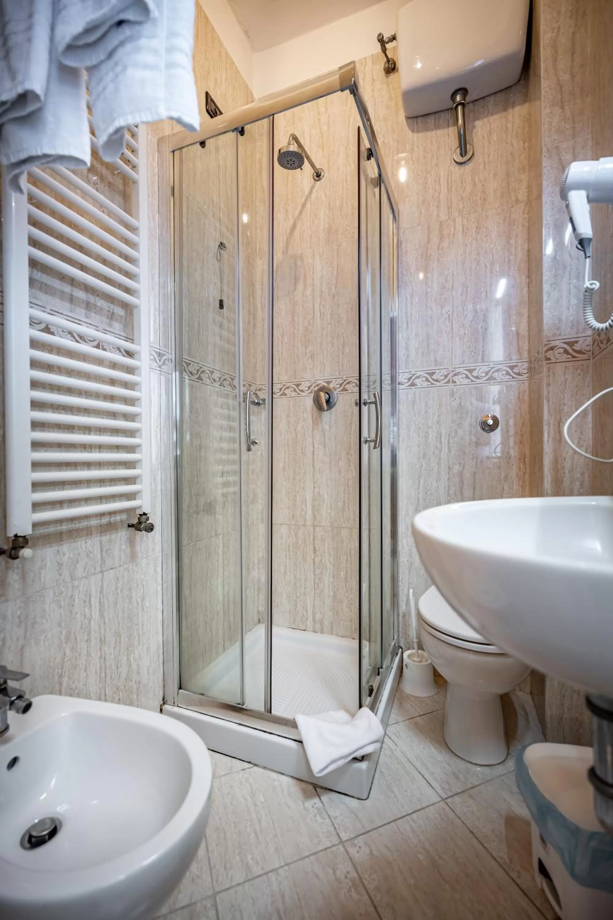 Bathroom in HOTEL VENETO con accesso ZTL