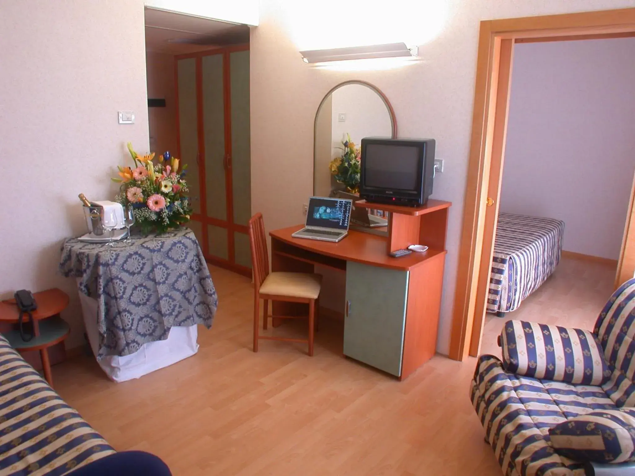 Bedroom, TV/Entertainment Center in Hotel La Pergola