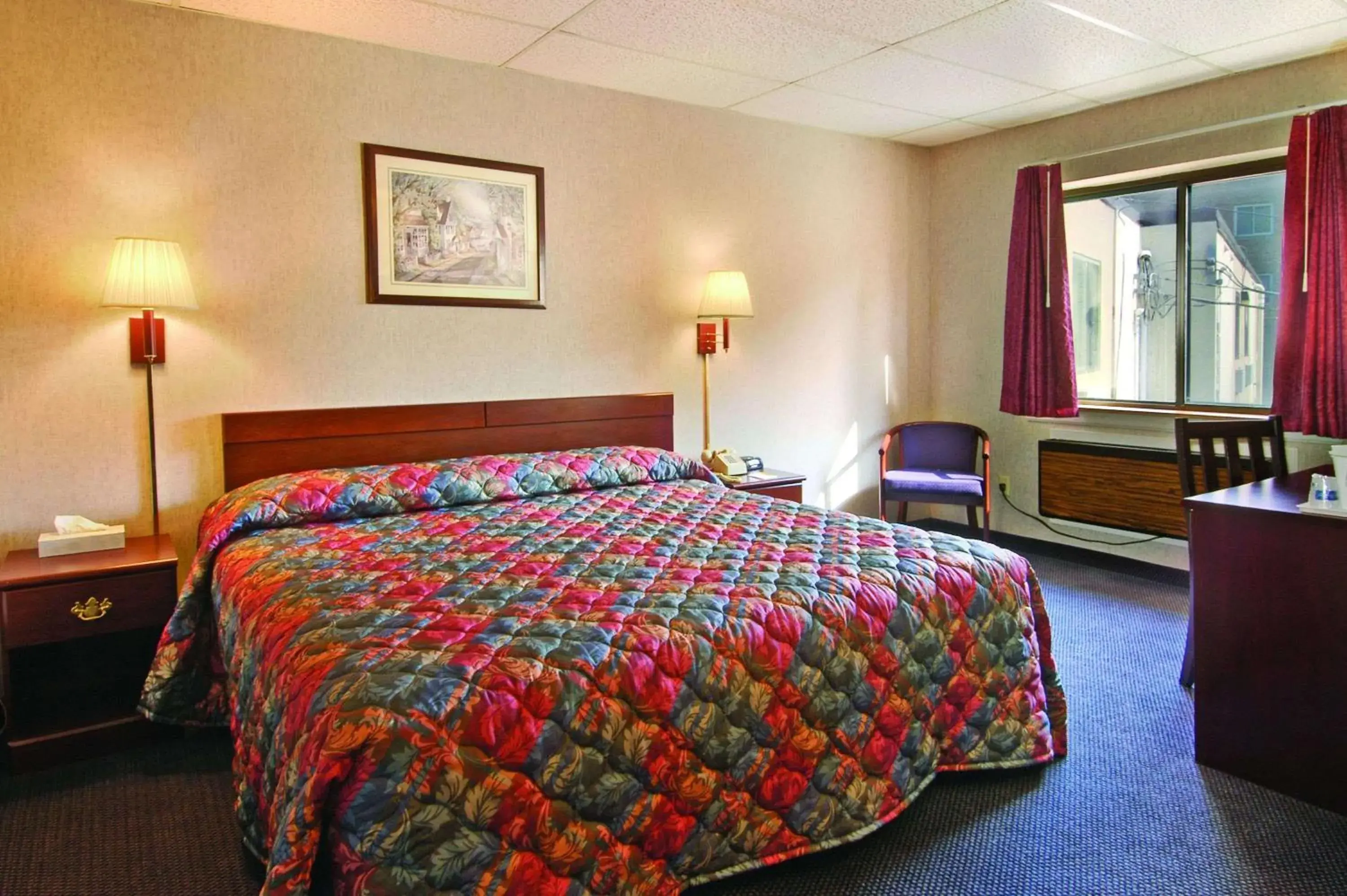 King Room - Non-Smoking in Travelodge by Wyndham Cleveland Lakewood