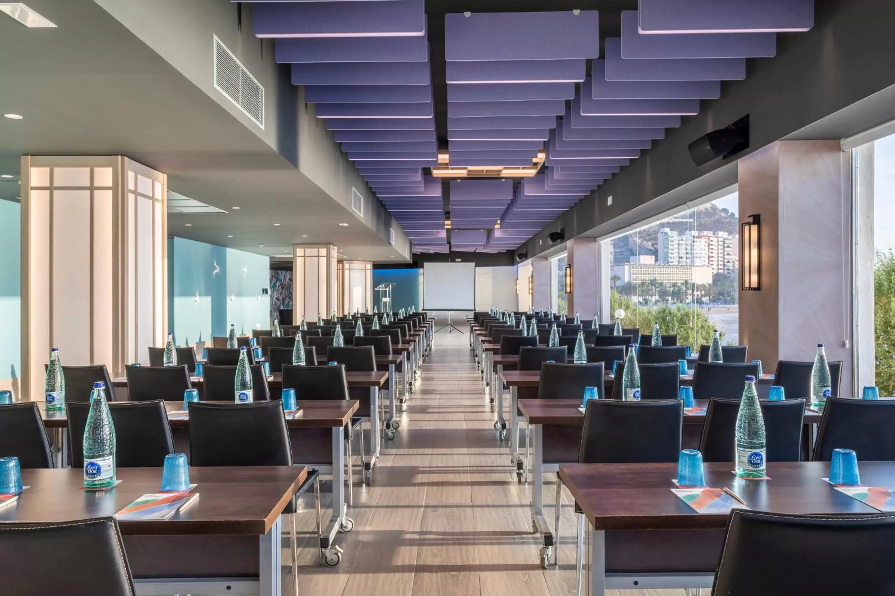 Seating area in Melia Alicante