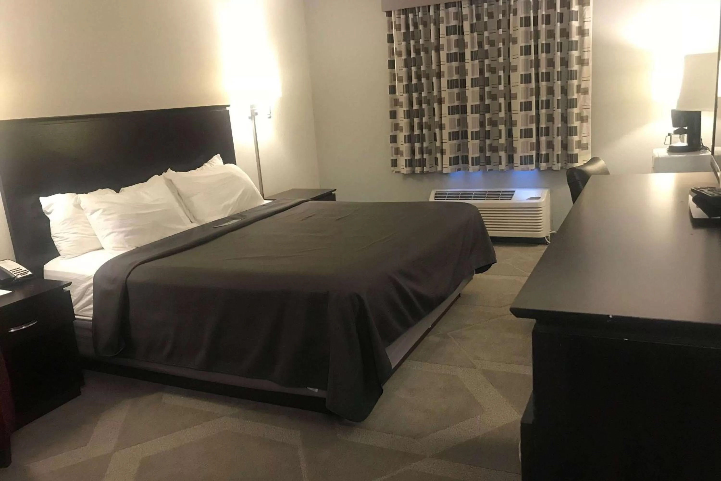 Photo of the whole room in Days Inn by Wyndham Conneaut