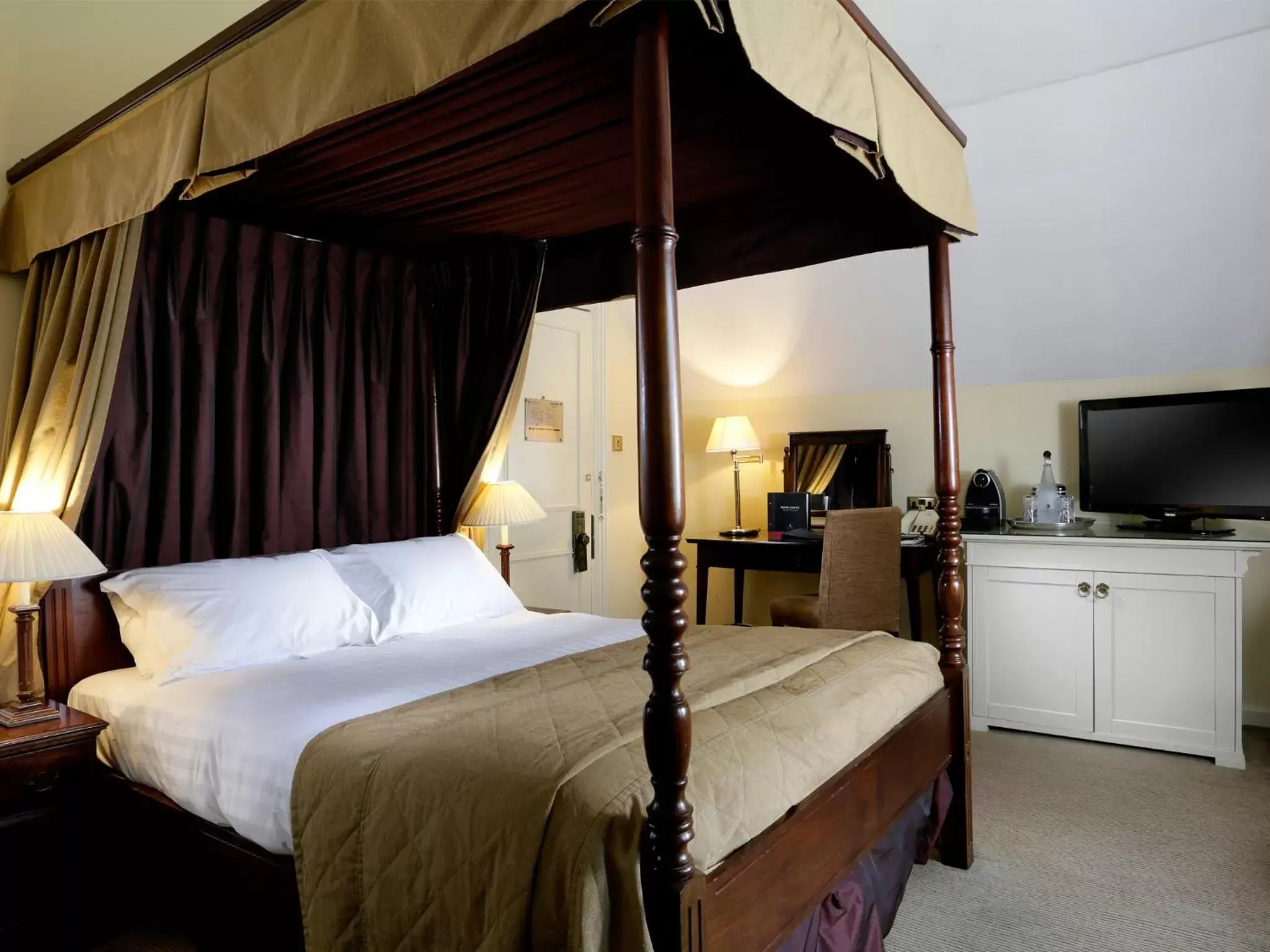 Bed in Macdonald Alveston Manor Hotel
