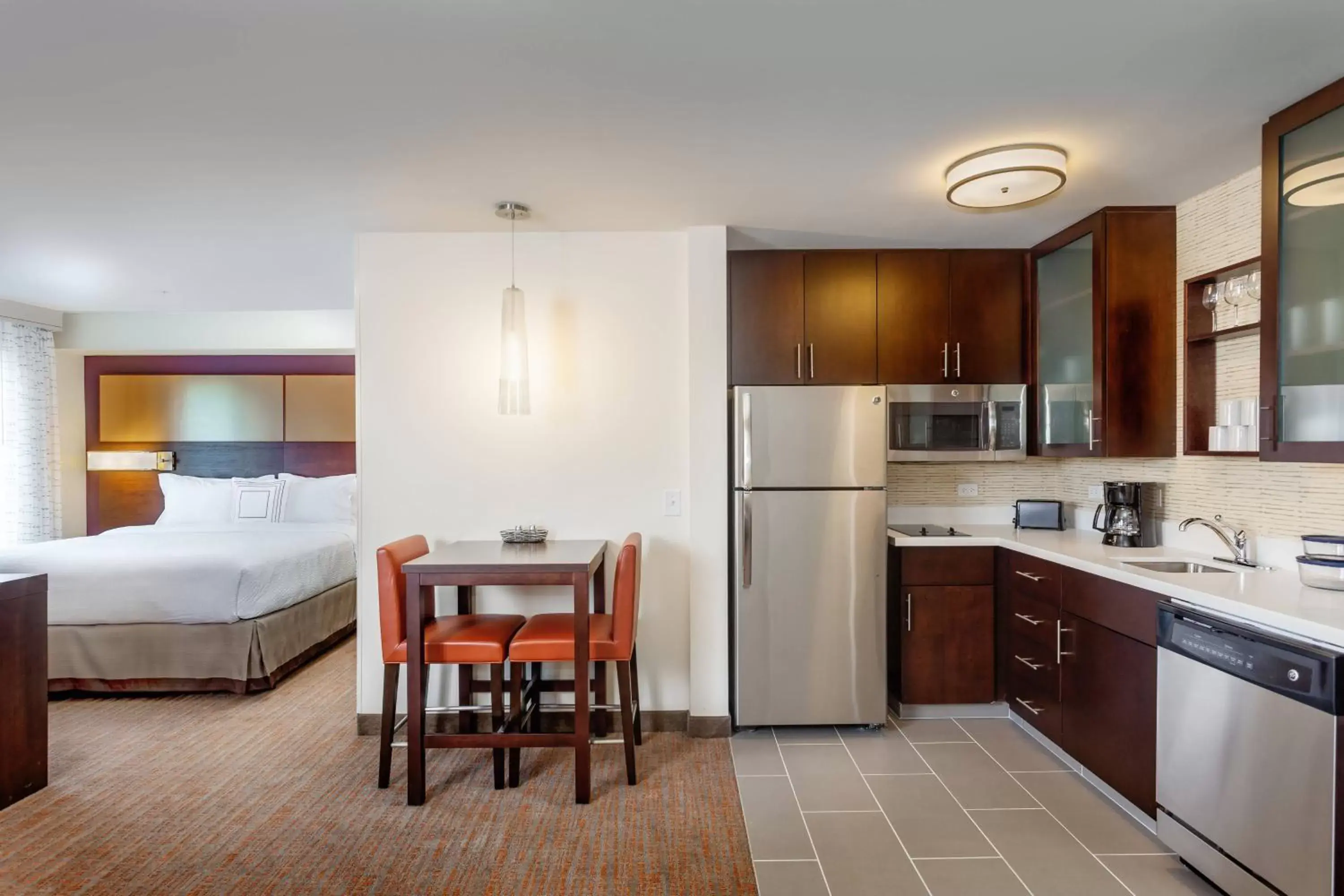 Photo of the whole room, Kitchen/Kitchenette in Residence Inn by Marriott Austin Lake Austin/River Place
