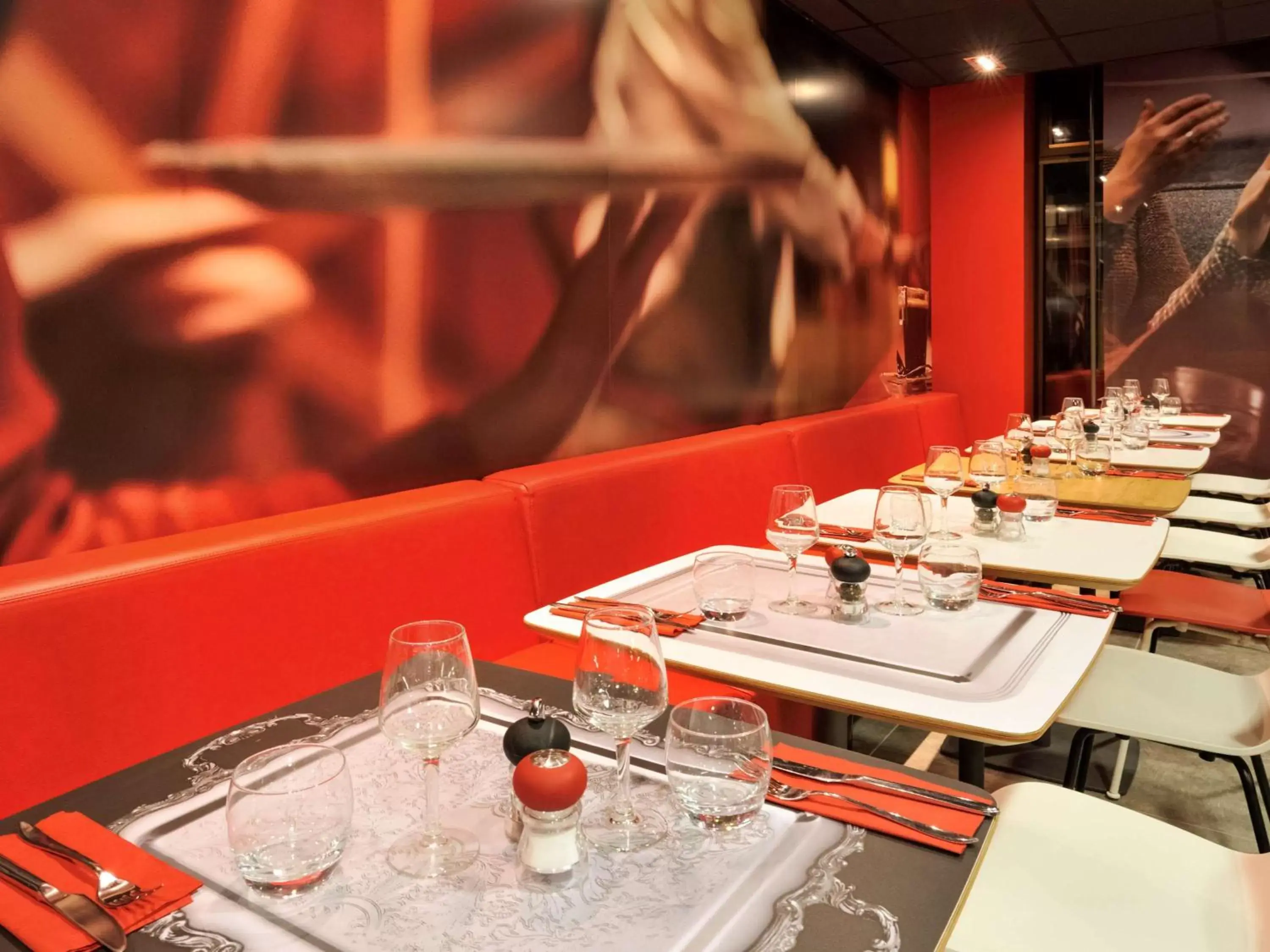 Sports, Restaurant/Places to Eat in ibis Lille Centre Gares