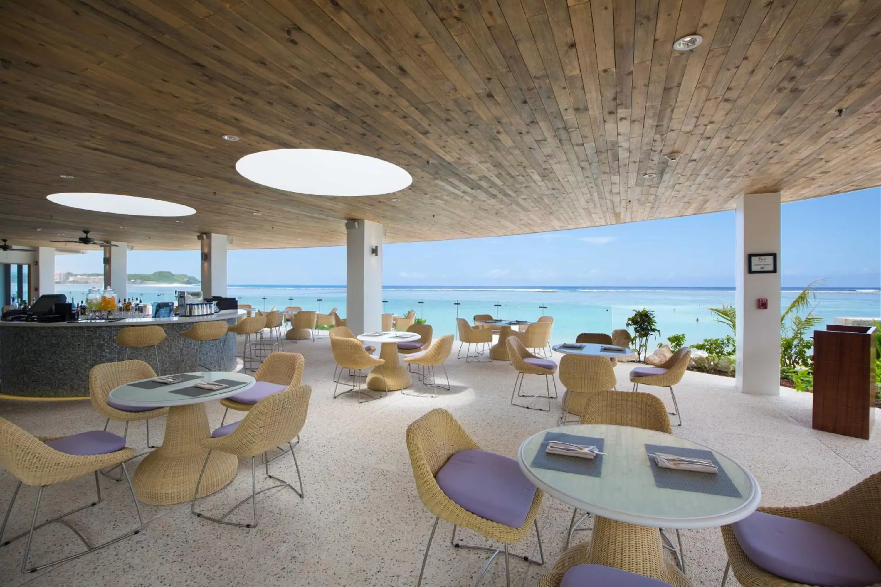 Lounge or bar, Restaurant/Places to Eat in Dusit Thani Guam Resort