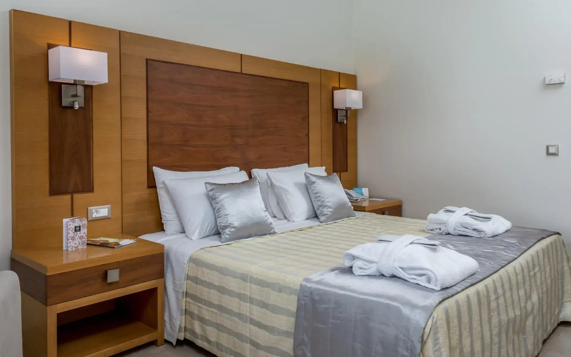 Junior Suite Sea View with Sharing Pool in Apollo Blue Junior Suite Sea View with Sharing Pool in Apollo Blue