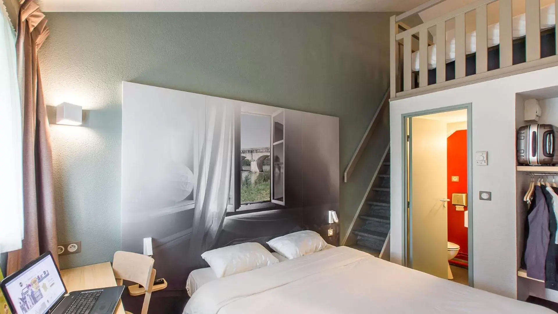 Bedroom, Bed in B&B HOTEL Agen