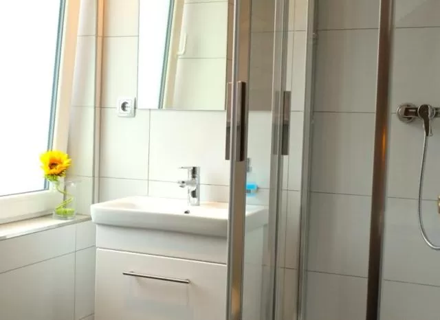 Bathroom in Hotel am Schelztor