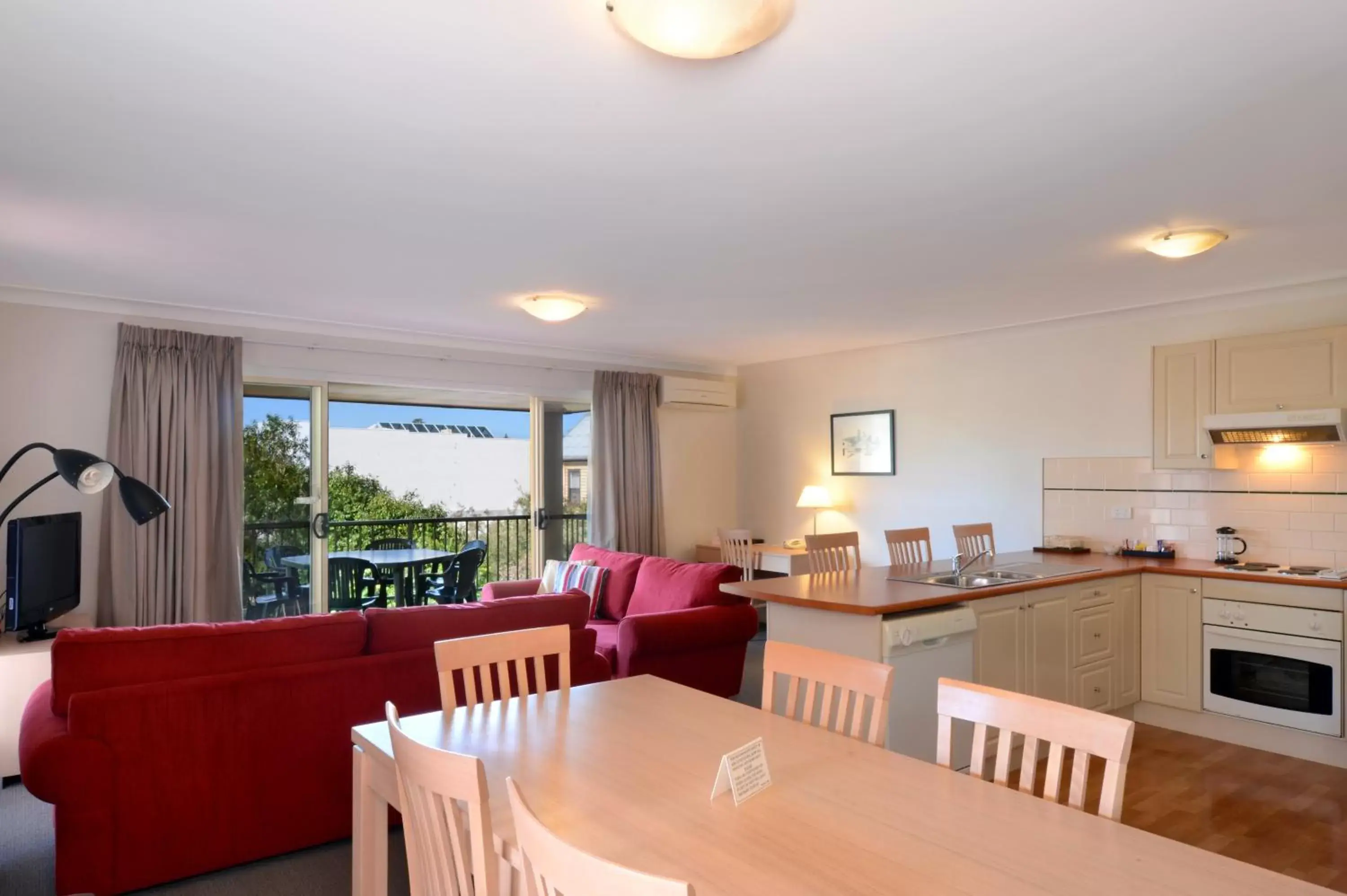 Photo of the whole room, Dining Area in Terralong Terrace Apartments