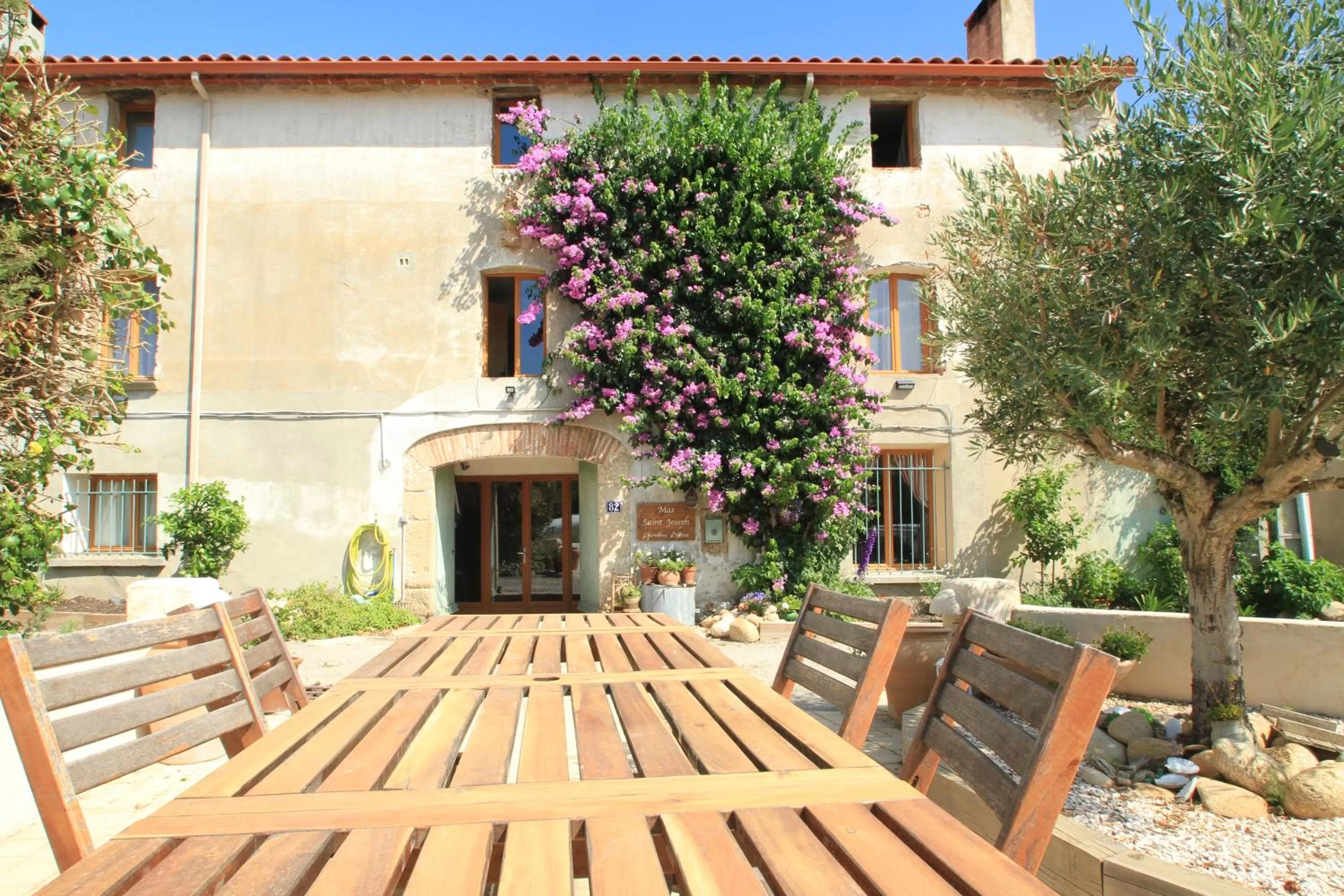 Facade/entrance in Mas St. Joseph