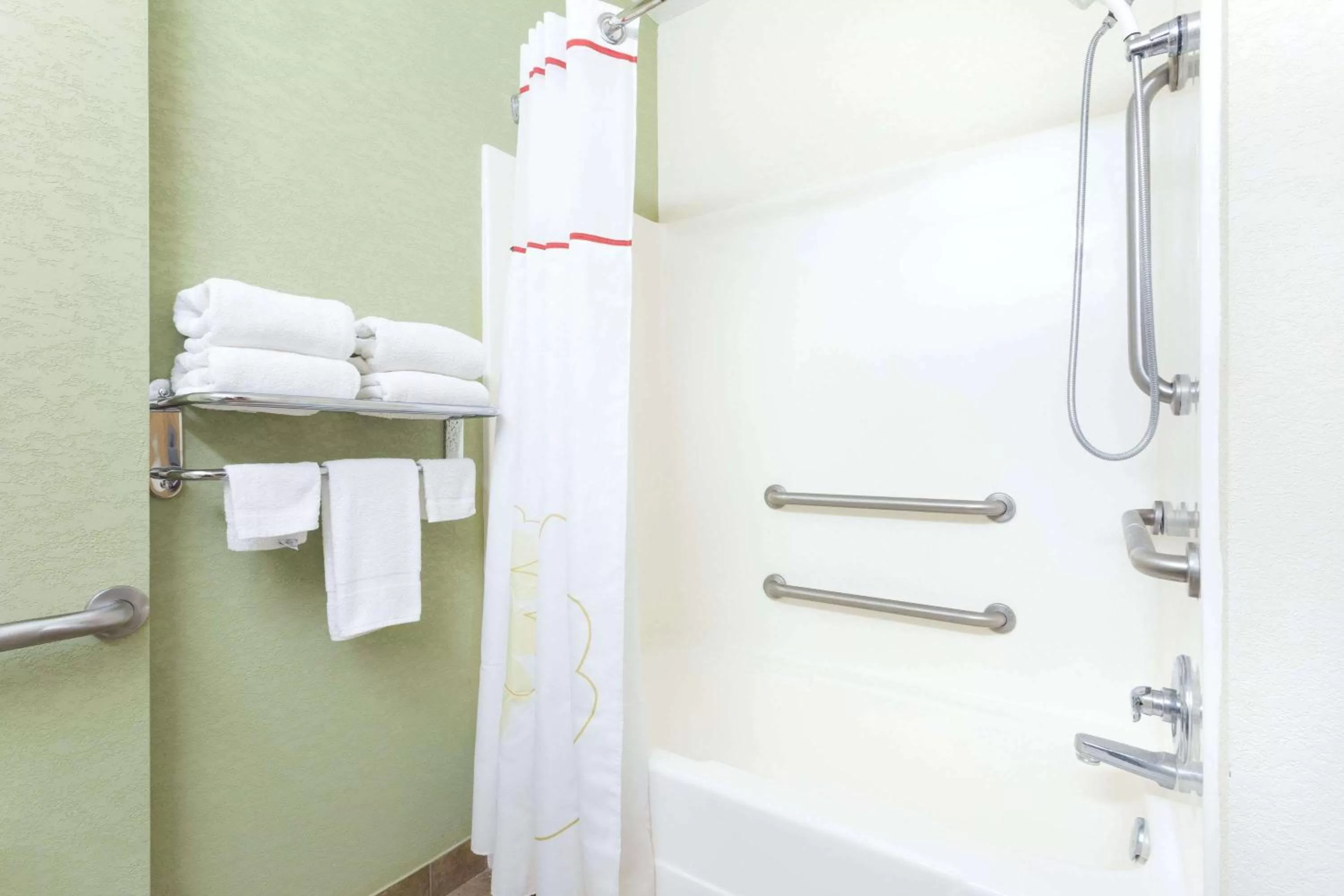 Bathroom in Hawthorn Extended Stay by Wyndham Kingsland