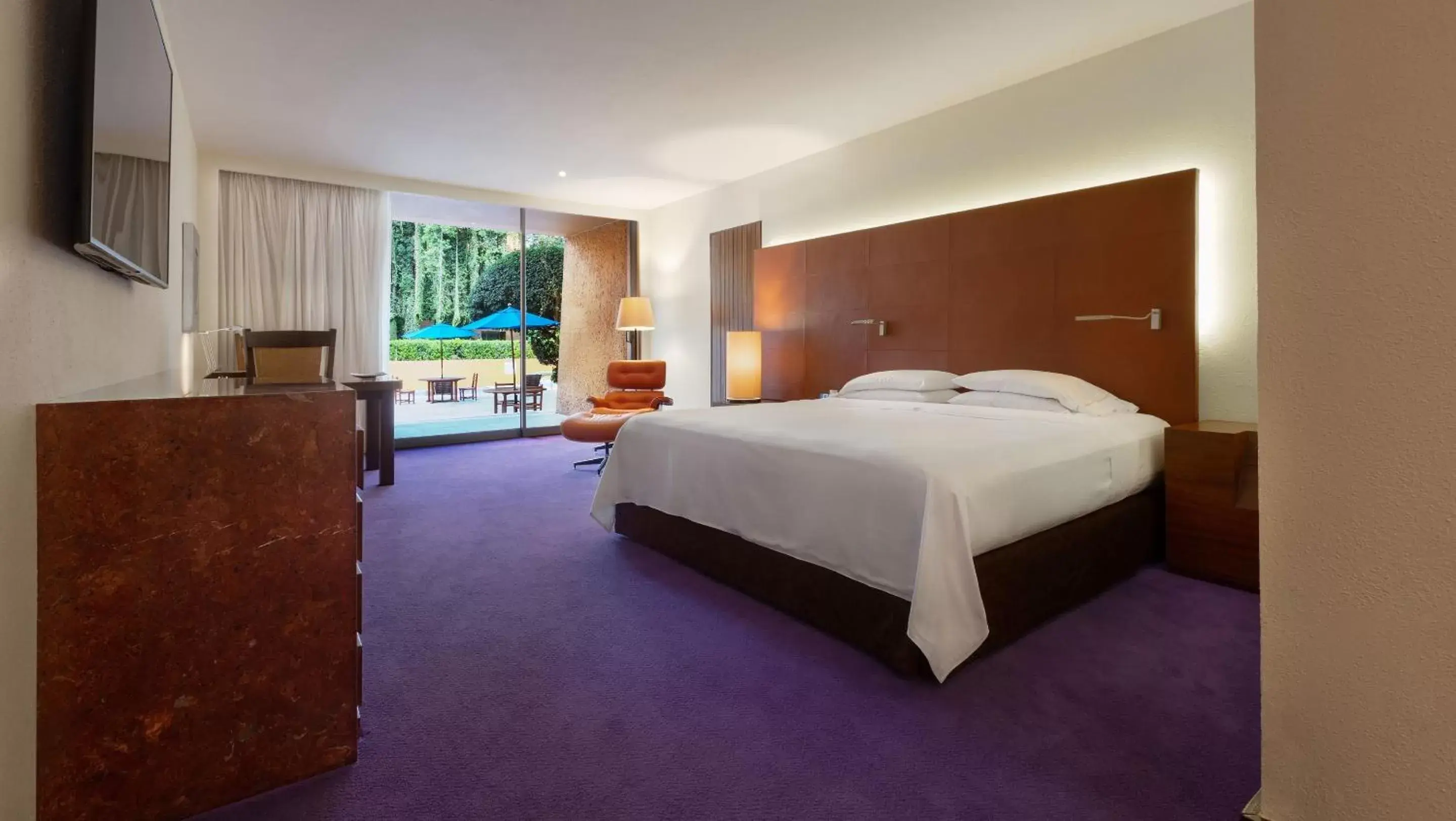 Photo of the whole room, Bed in Camino Real Polanco Mexico