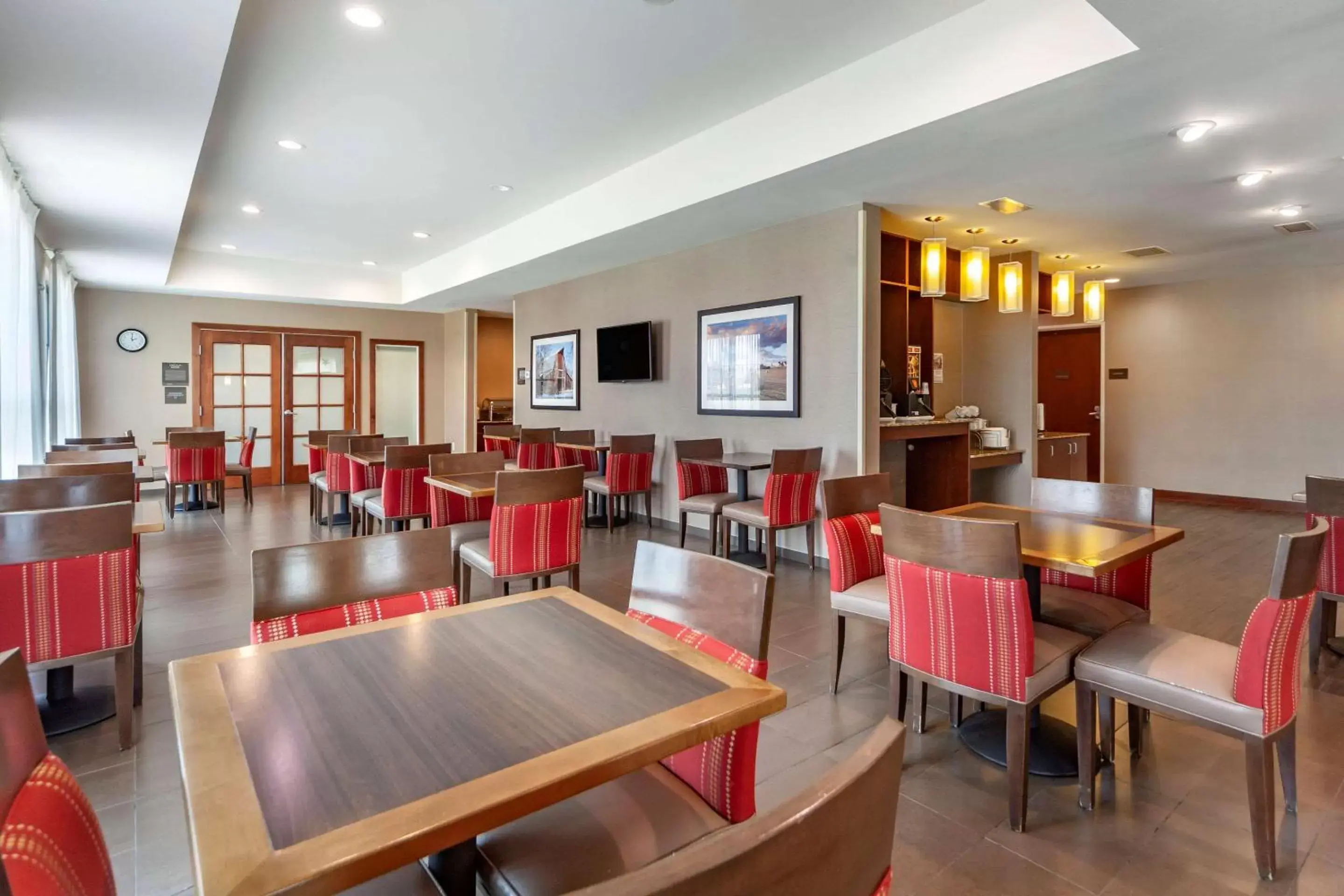 Restaurant/Places to Eat in Comfort Inn & Suites Avera Southwest