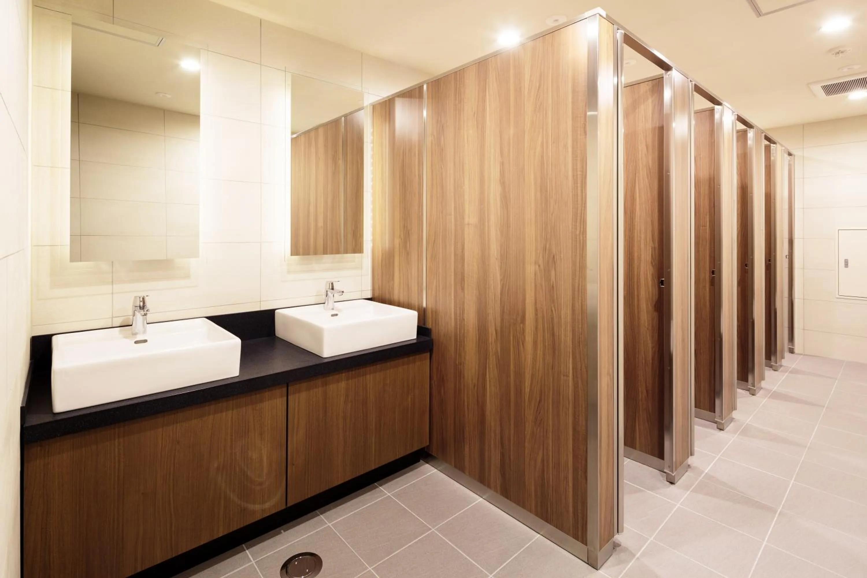 Toilet in MyCUBE by MYSTAYS Asakusa Kuramae