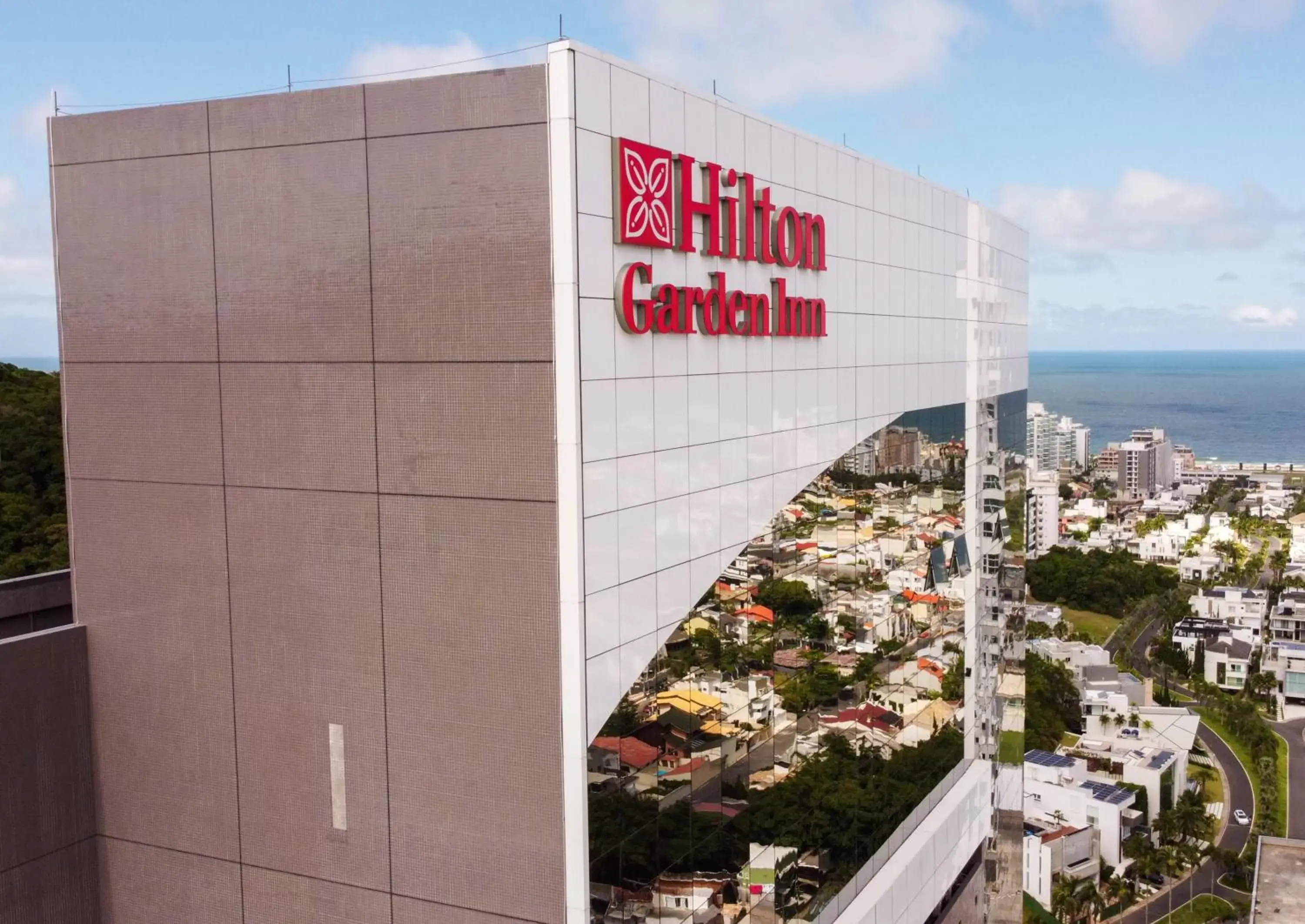 Property building in Hilton Garden Inn Praia Brava Property building in Hilton Garden Inn Praia Brava