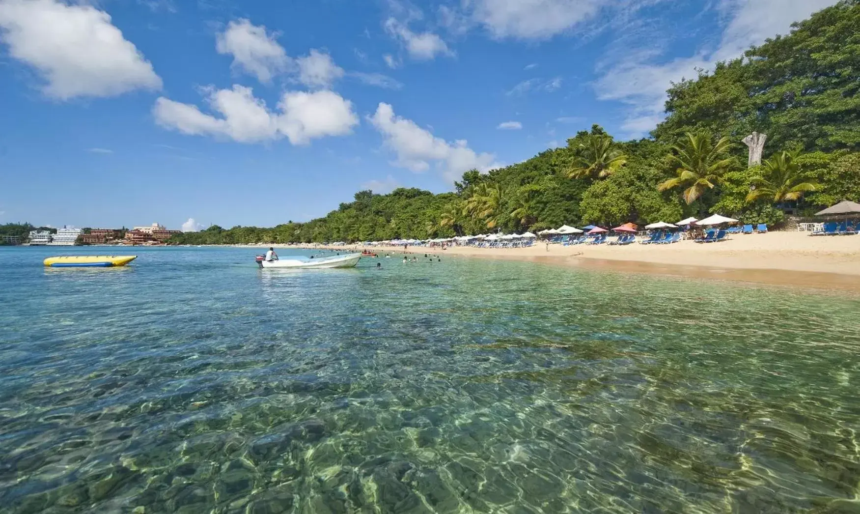 Beach in Hotel Casa Valeria