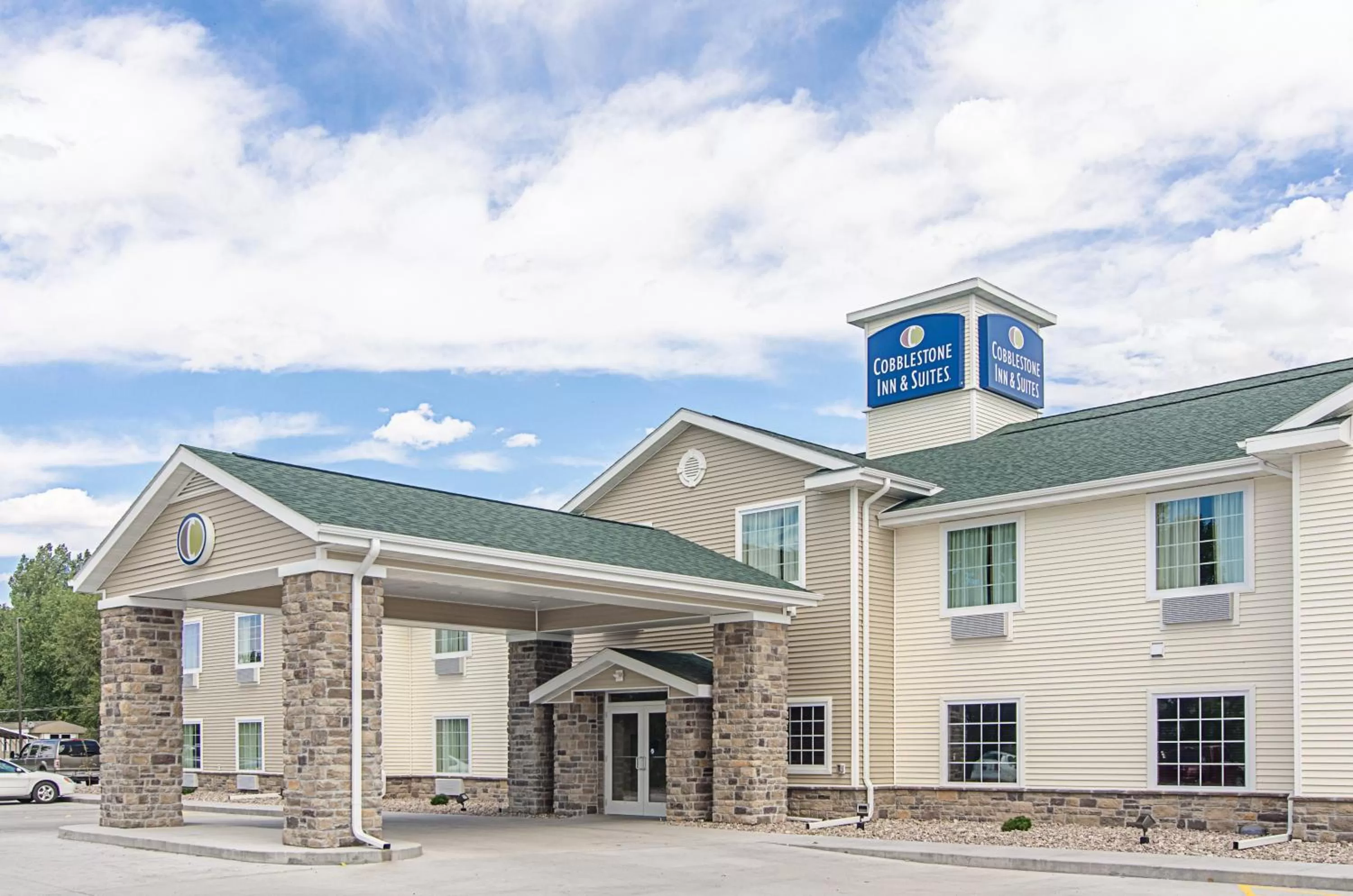Facade/entrance in Cobblestone Inn & Suites - Guernsey