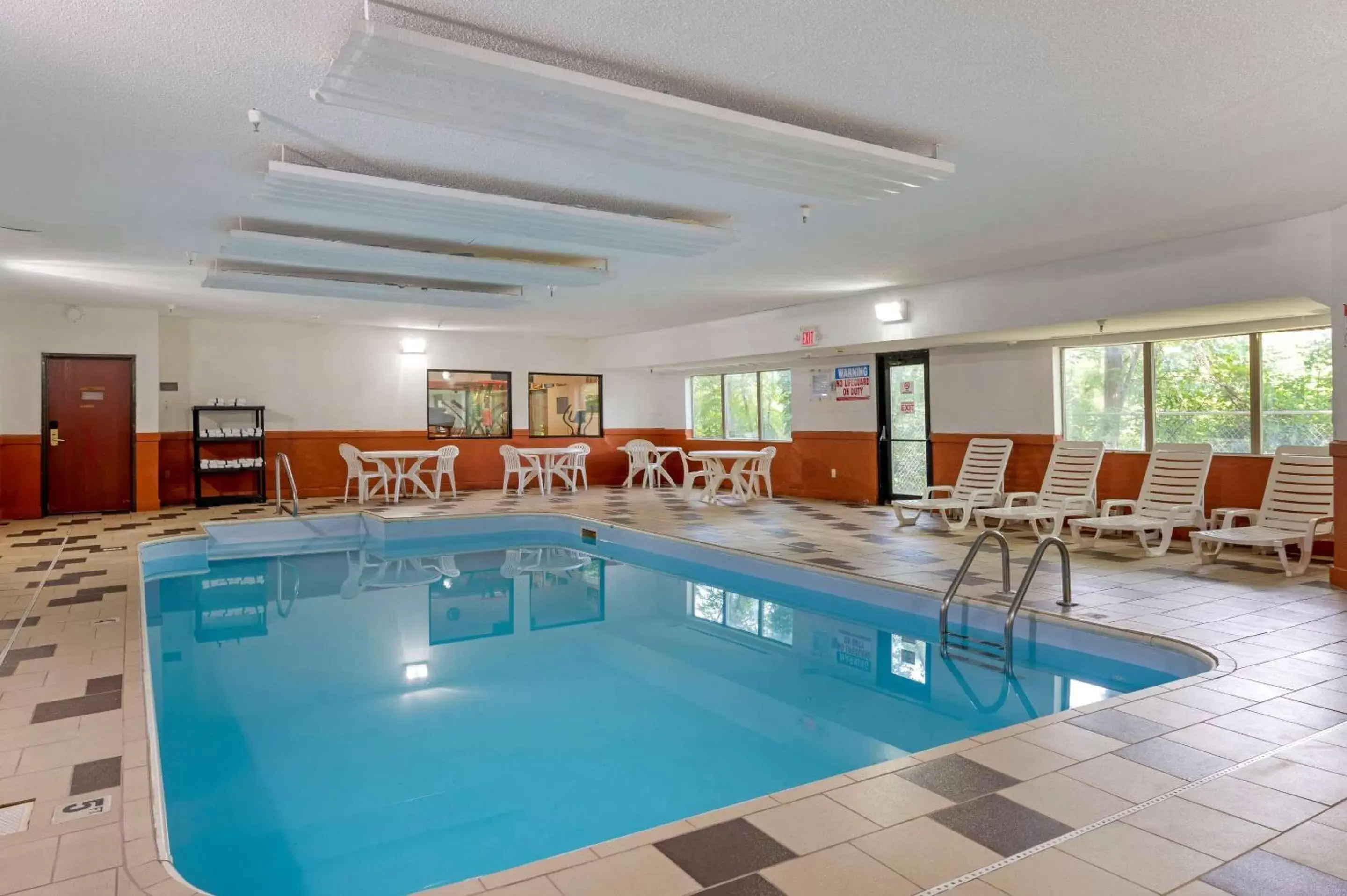 Activities, Swimming Pool in Comfort Inn East Pickerington