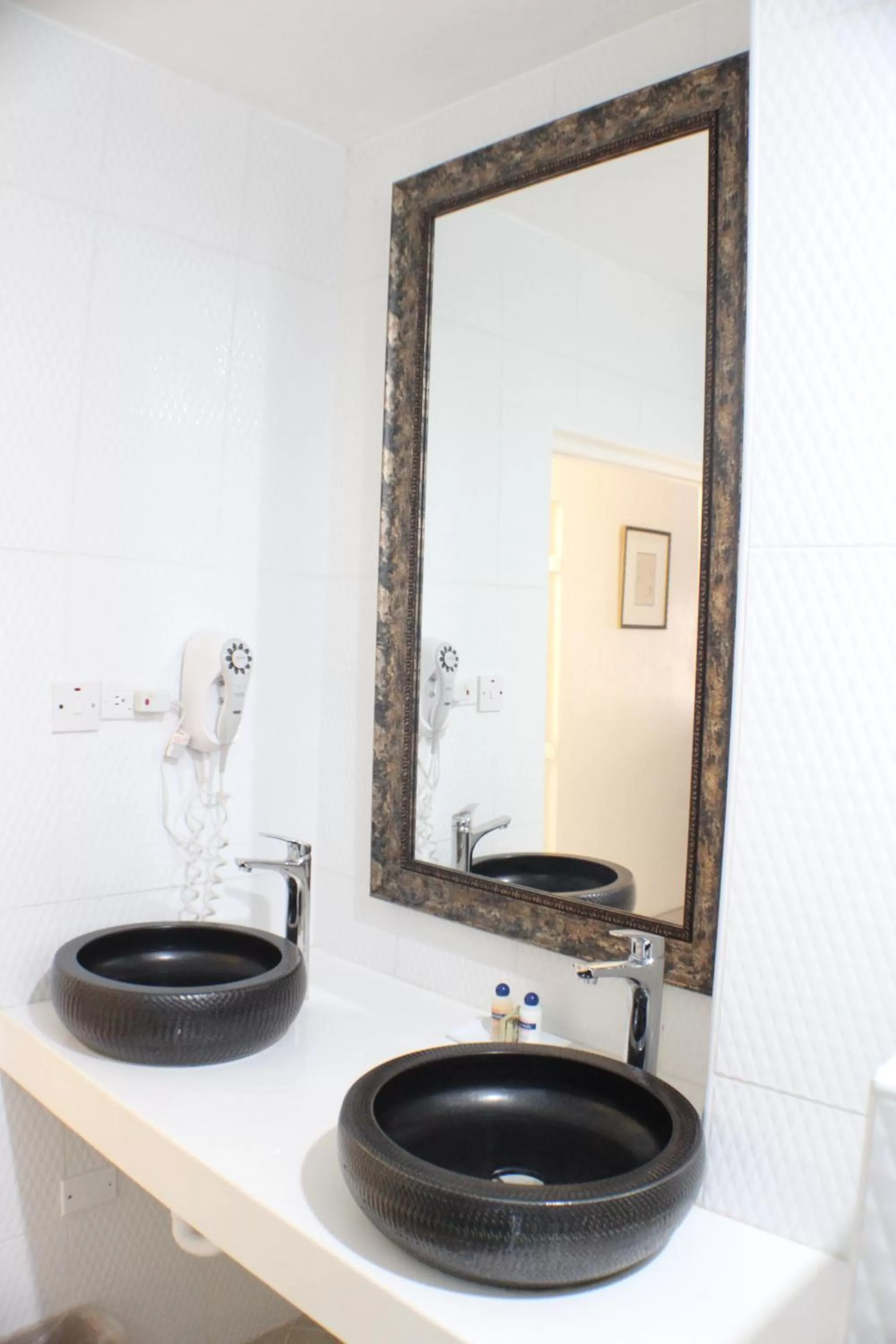 Bathroom in Altamont Court Hotel