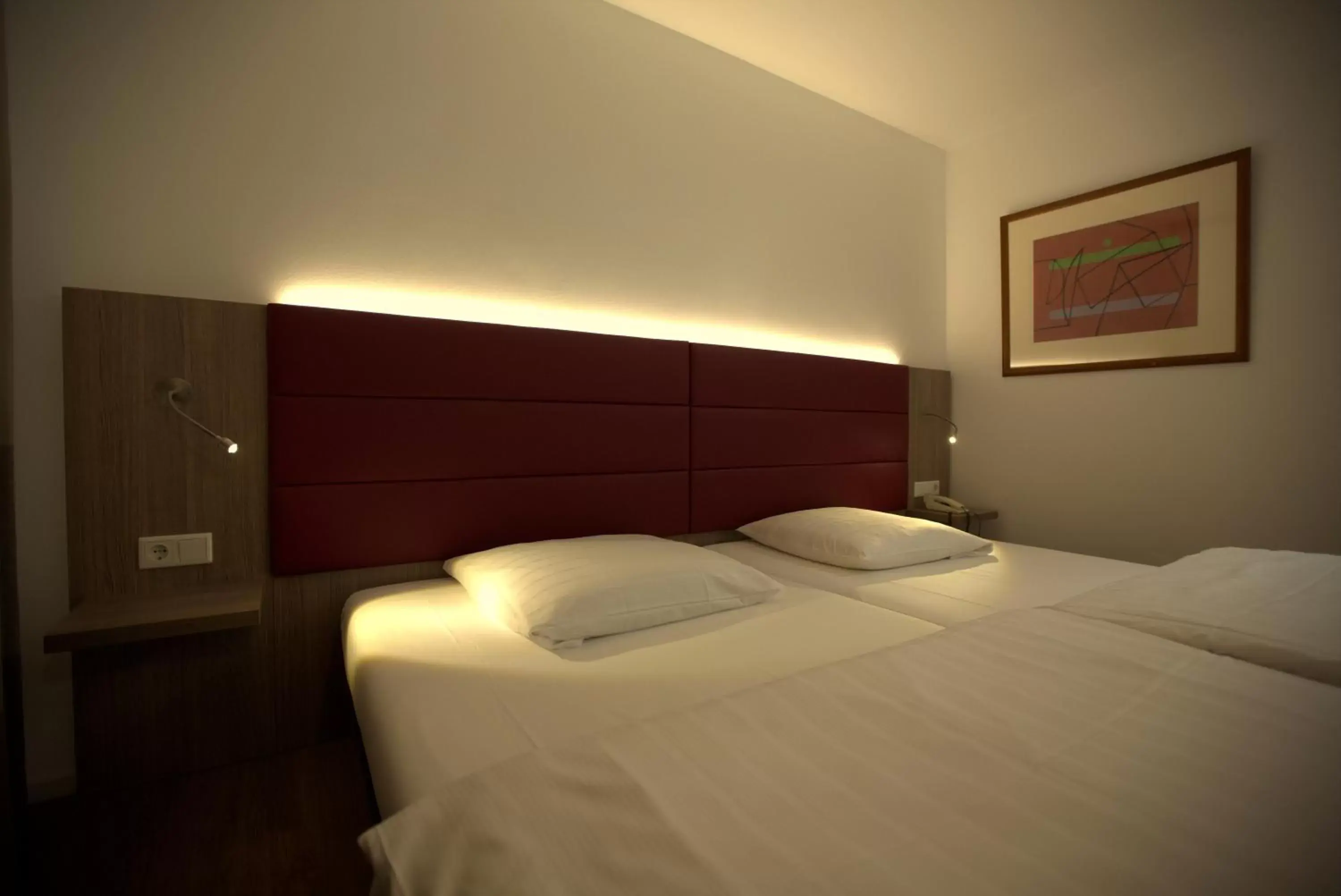 Photo of the whole room, Bed in Airport Hotel Walldorf