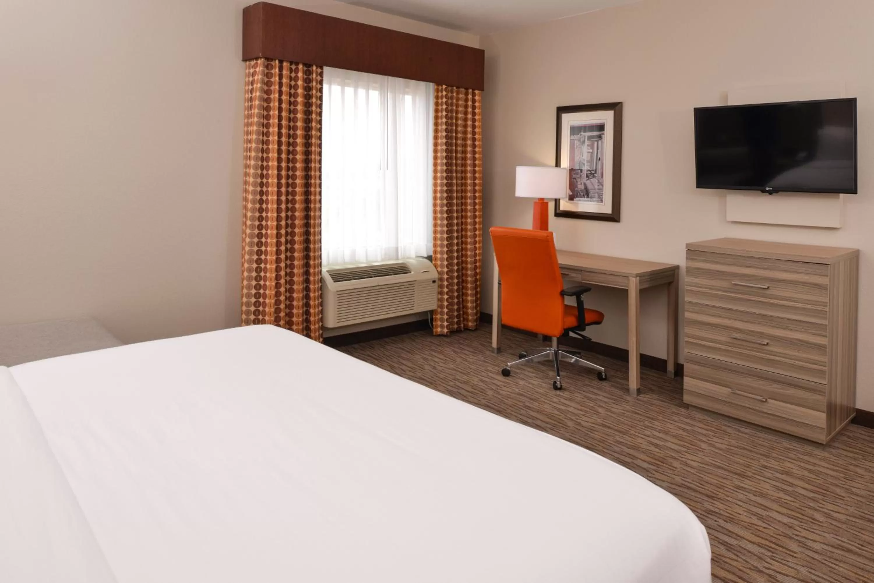 Photo of the whole room, Bed in Holiday Inn Express & Suites Williams by IHG