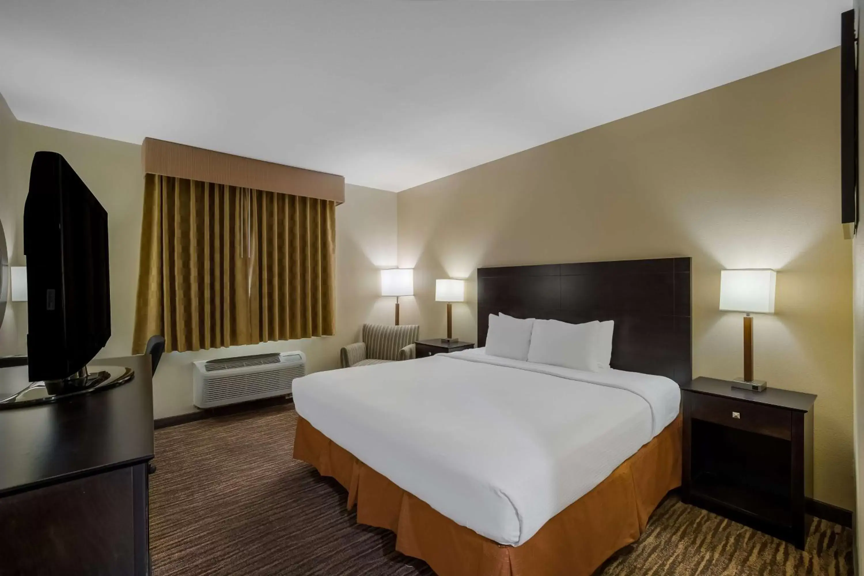 Bedroom, Bed in Best Western Gold Poppy Inn Bedroom, Bed in Best Western Gold Poppy Inn