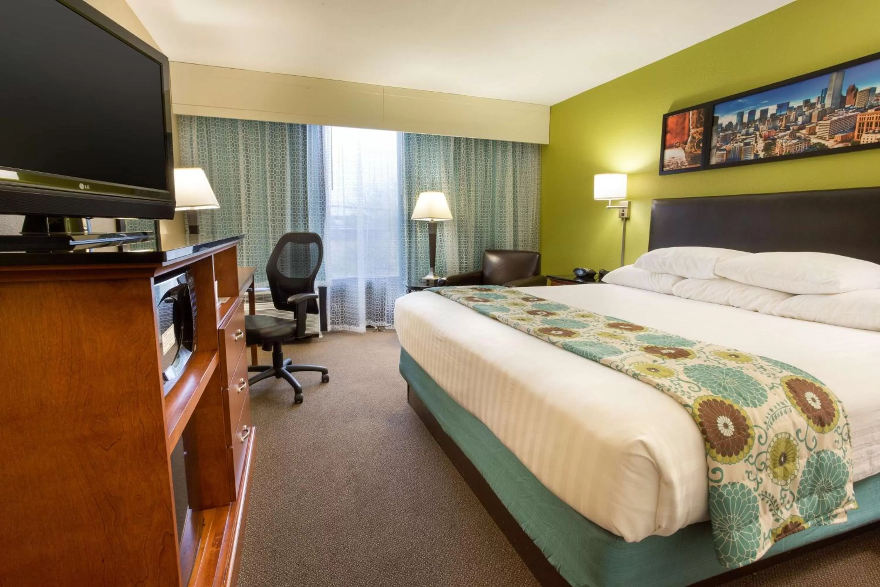 Deluxe King Room in Drury Inn & Suites Houston Sugar Land