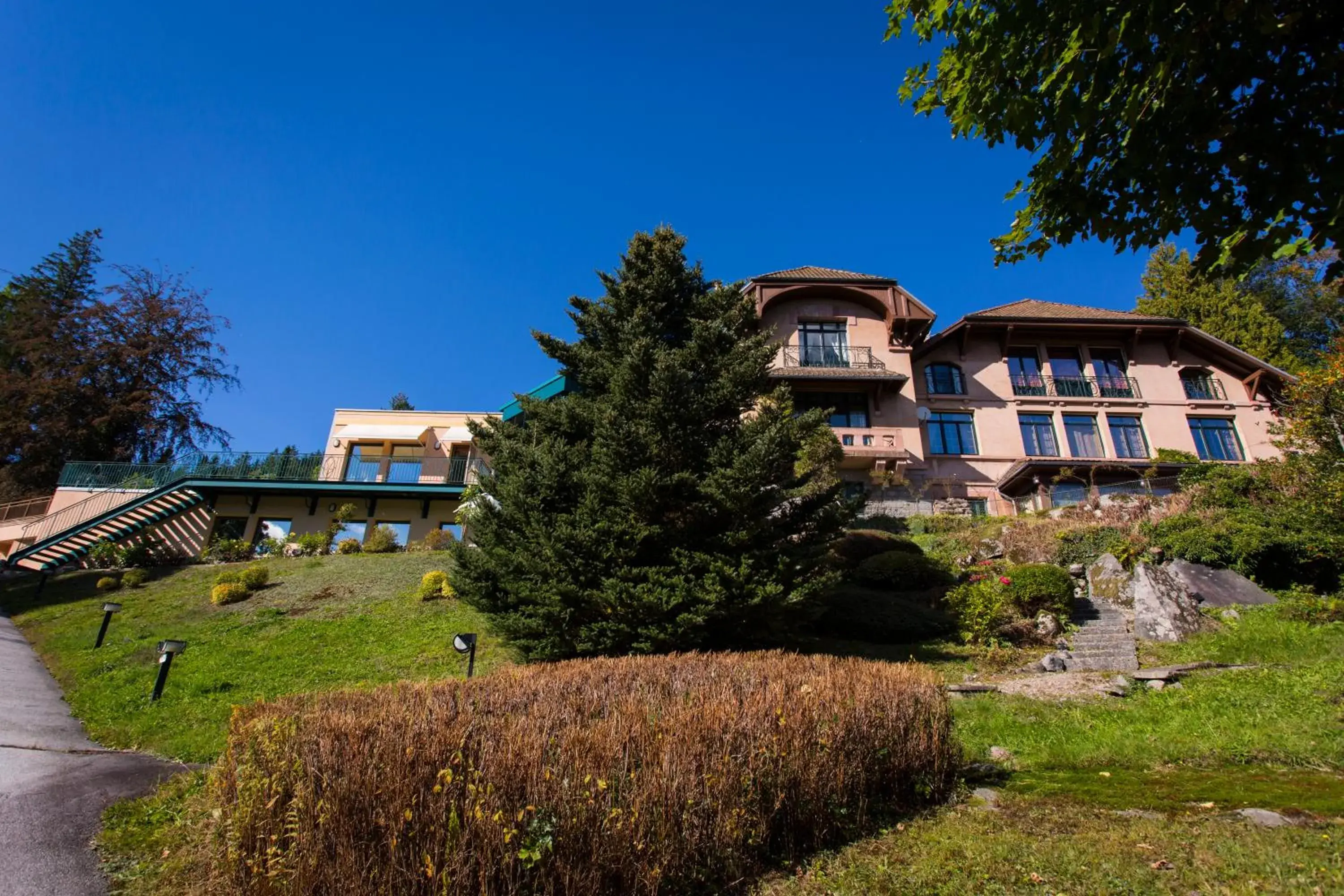 Property Building in Le Manoir Au Lac