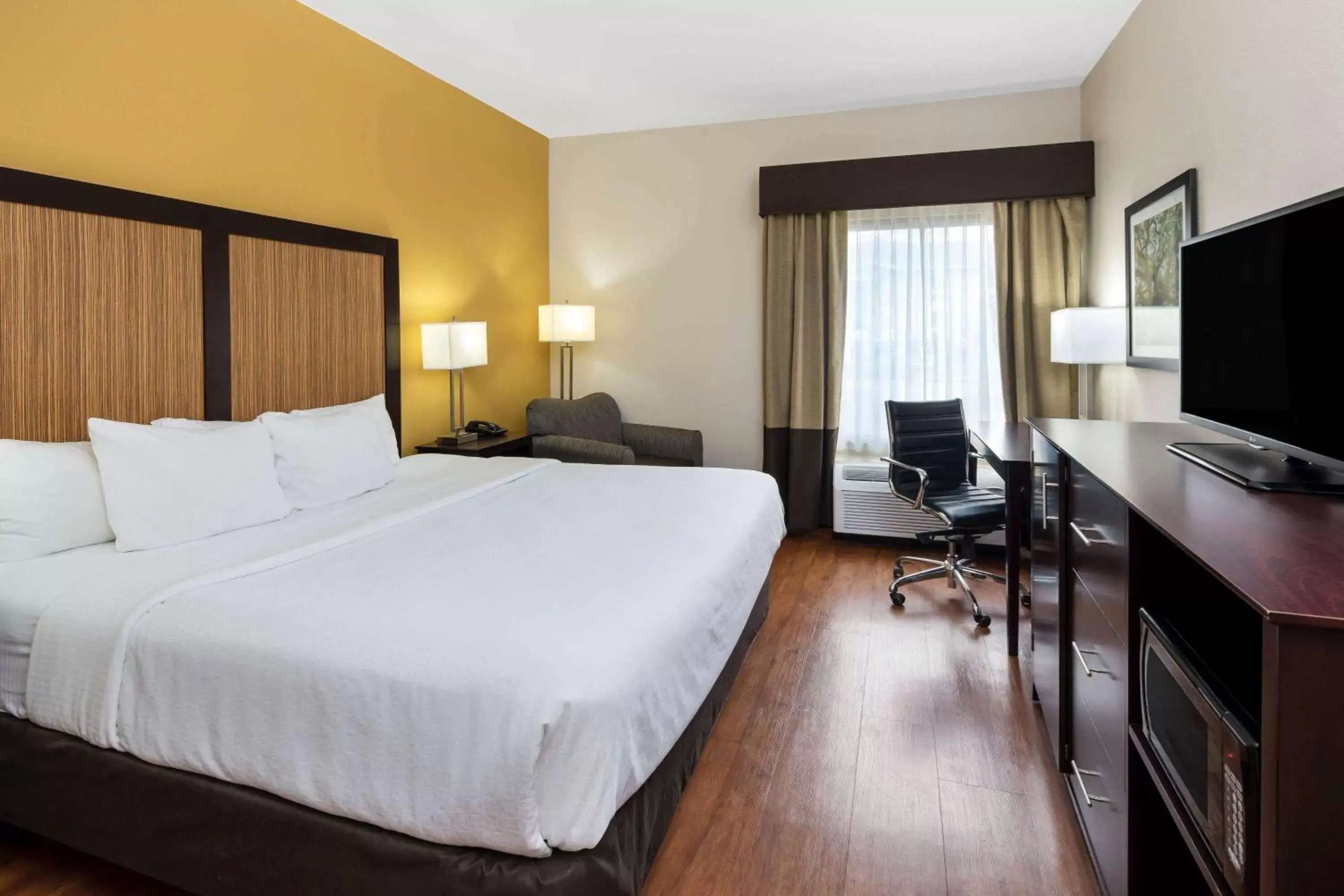 Photo of the whole room, Bed in La Quinta by Wyndham LaGrange / I-85 Photo of the whole room, Bed in La Quinta by Wyndham LaGrange / I-85