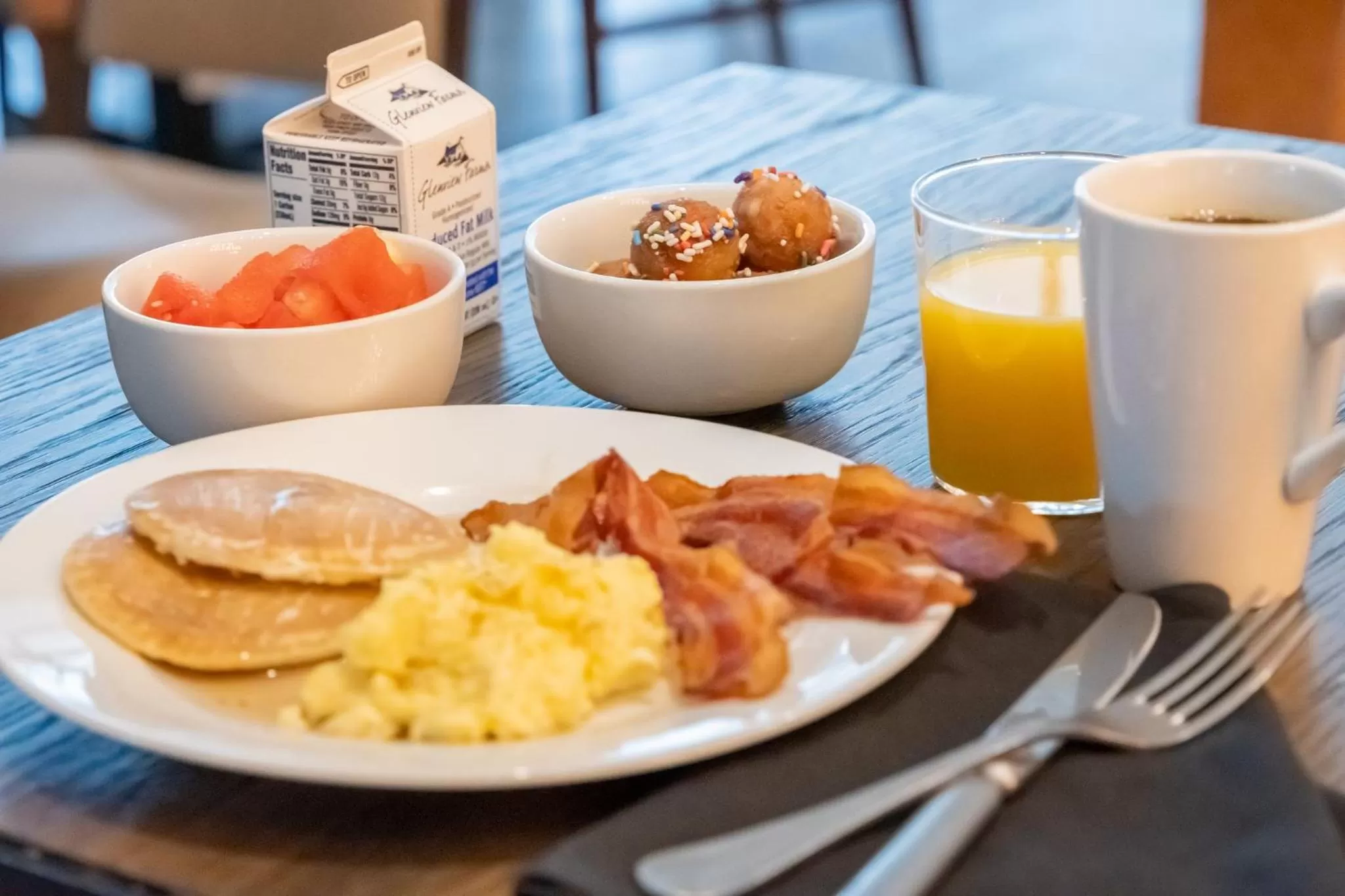 Restaurant/places to eat in Holiday Inn & Suites Nashville Downtown Broadway