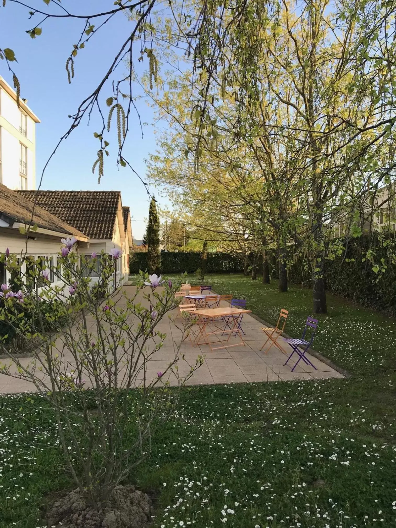 Garden view in ibis budget Nantes Ouest