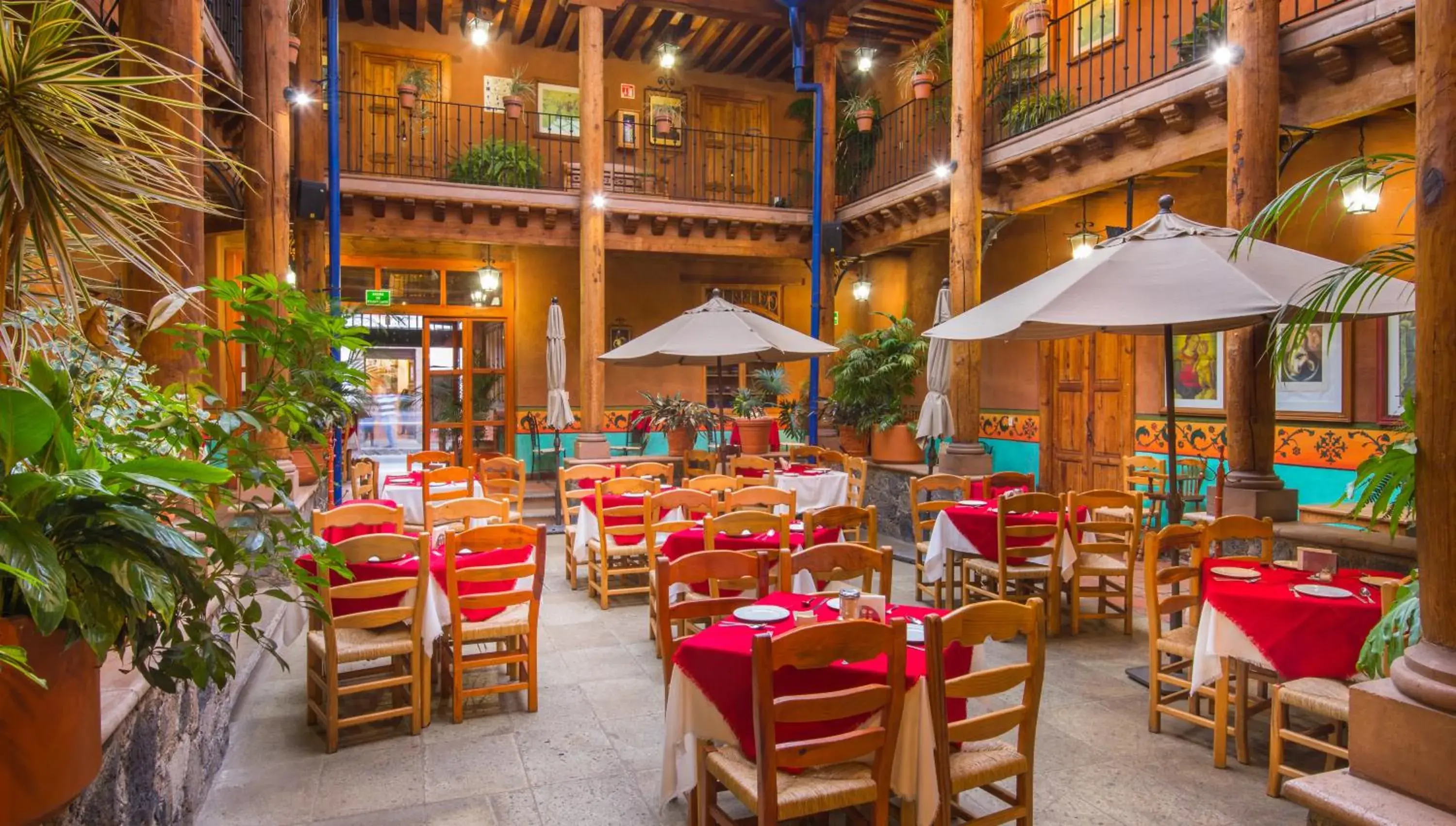 Restaurant/Places to Eat in Hotel Casa del Refugio